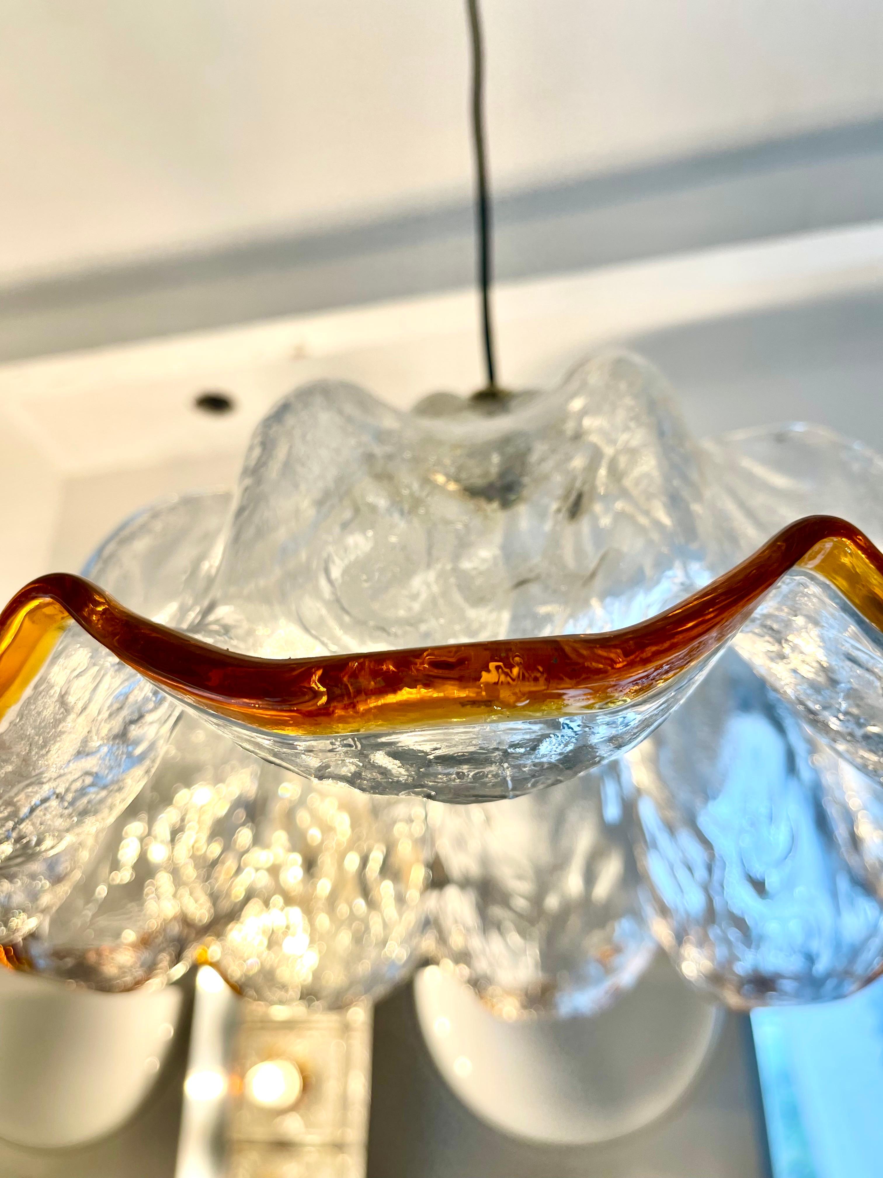 Verre de Murano Lampe à suspension Mazzega en verre de Murano bicolore  XXL , Italie, 1970 en vente