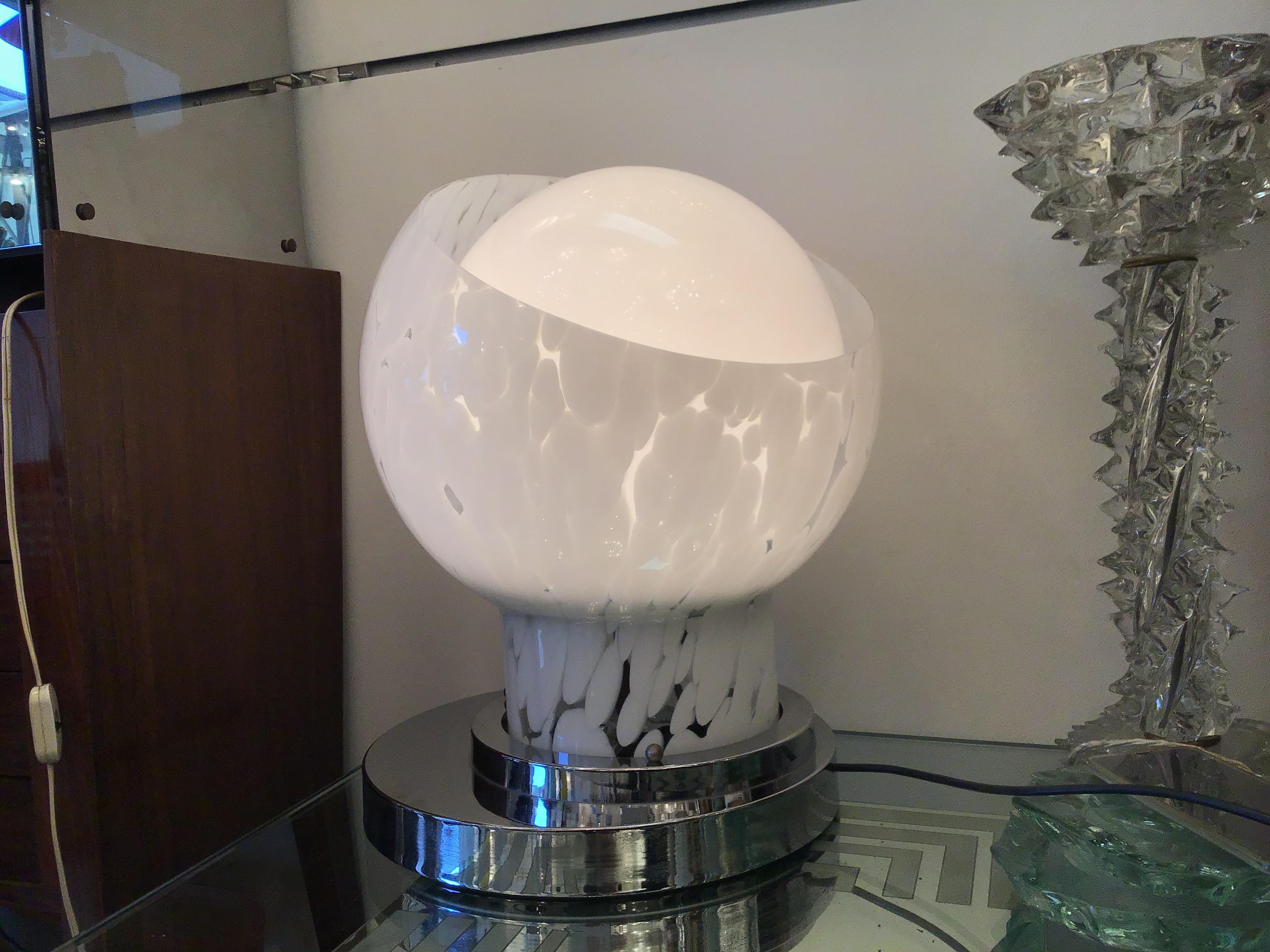 Lampe de table Mazzega métal crome verre de Murano 1965 Italie.