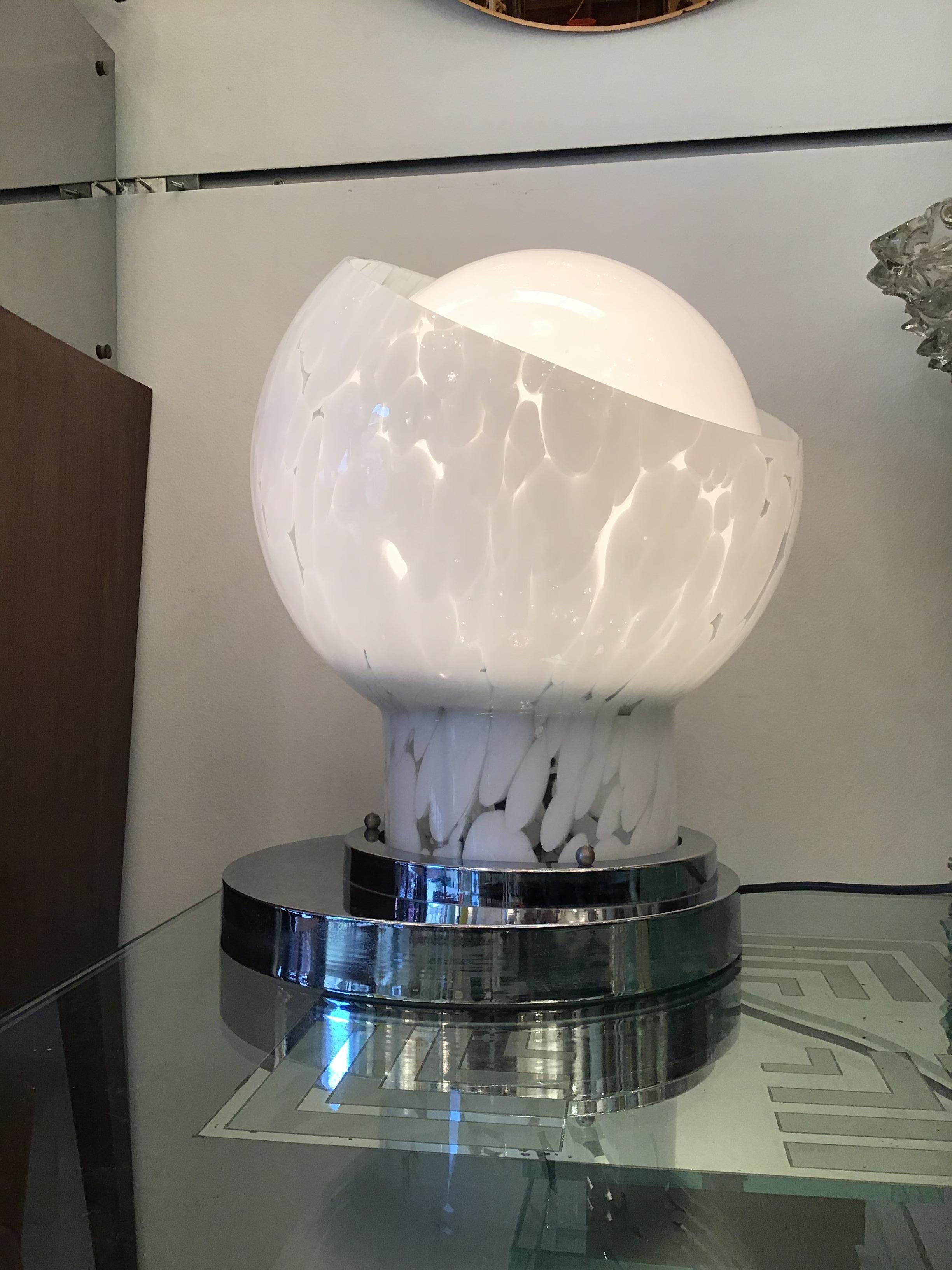 italien Lampe de bureau Mazzega en métal et verre de Murano couleur crème, 1965, Italie en vente