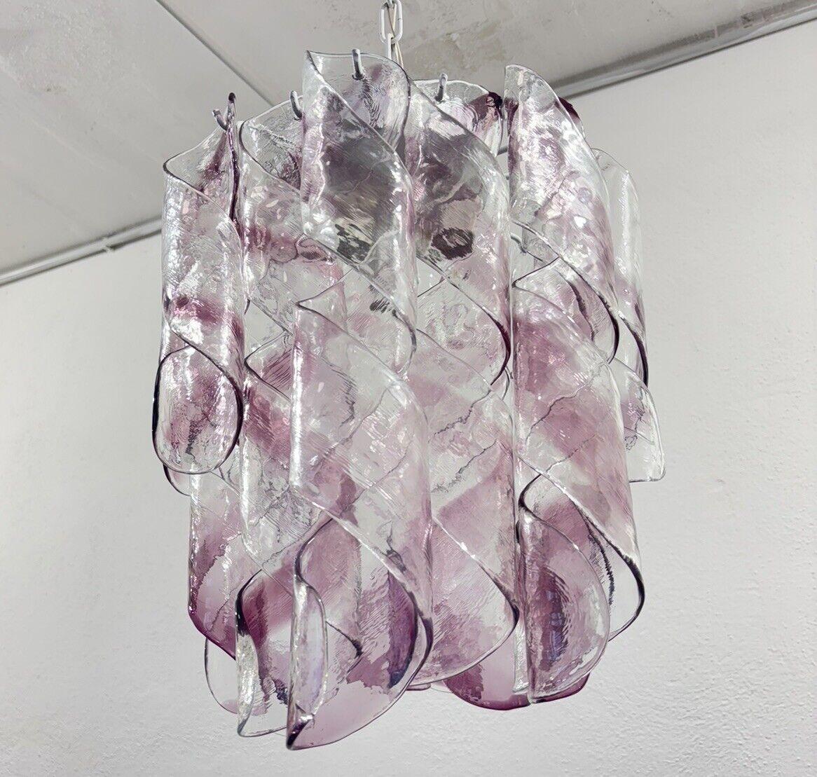 Mazzega Torciglioni Lustre à 3 lumières en verre de Murano Design moderne.

En très bon état de conservation, il n'y a aucun défaut esthétique ou structurel à signaler. (Voir photo)

Hauteur avec chaîne 120 cm

Hauteur du lustre 50 cm

Diamètre