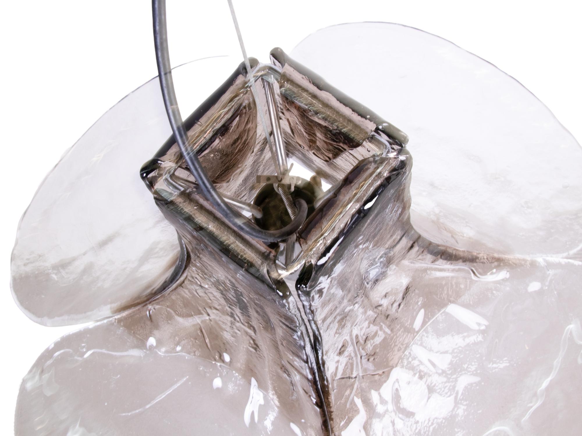 Fatto a mano Lampada a sospensione Mazzega Tulipano in vetro di Murano ambrato e trasparente di Carlo Nason Italia 1960s in vendita