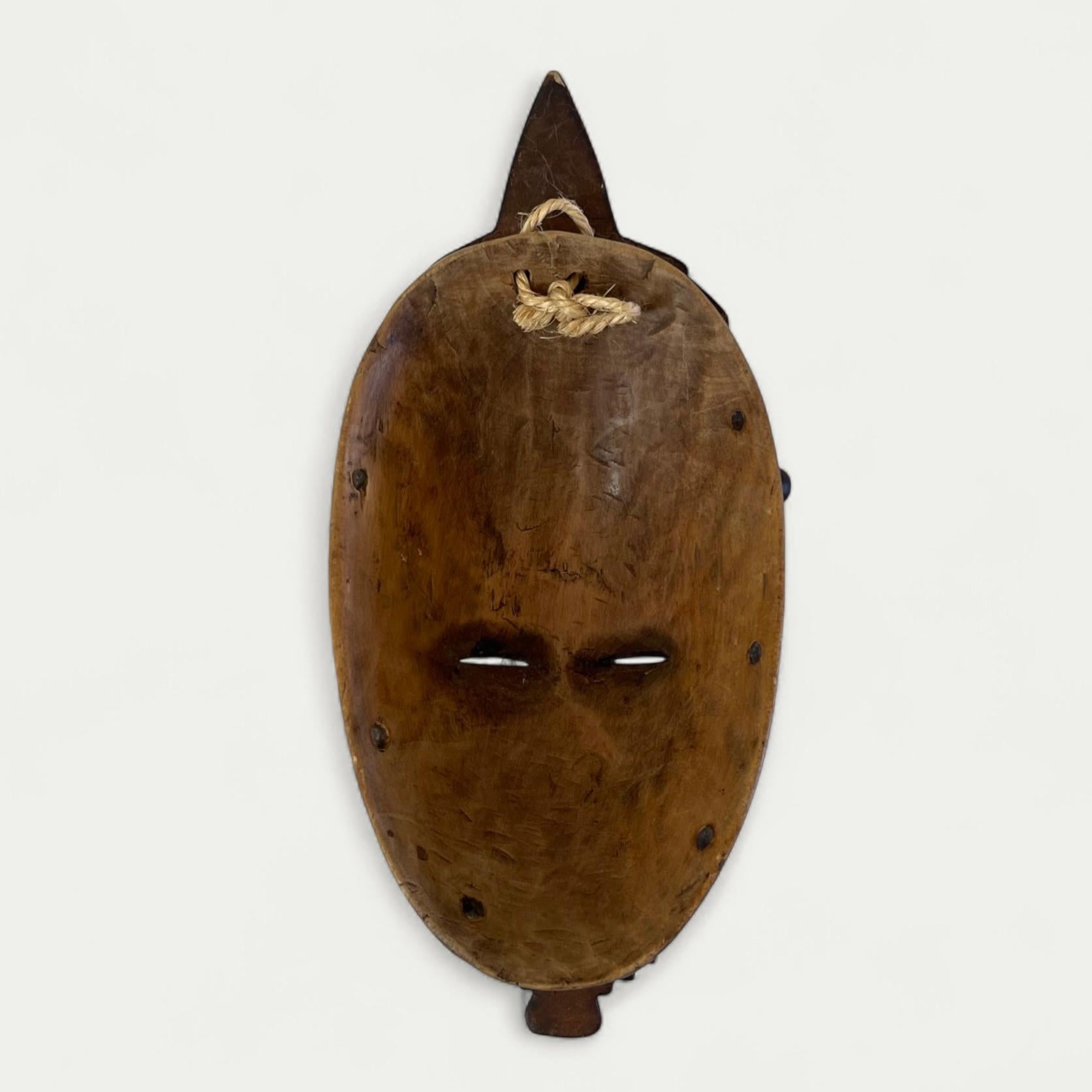 Mblo 'Gba Gba' Tanzmaske, Baoulé-Volk, Elfenbeinküste, Mitte 20. (Hartholz) im Angebot
