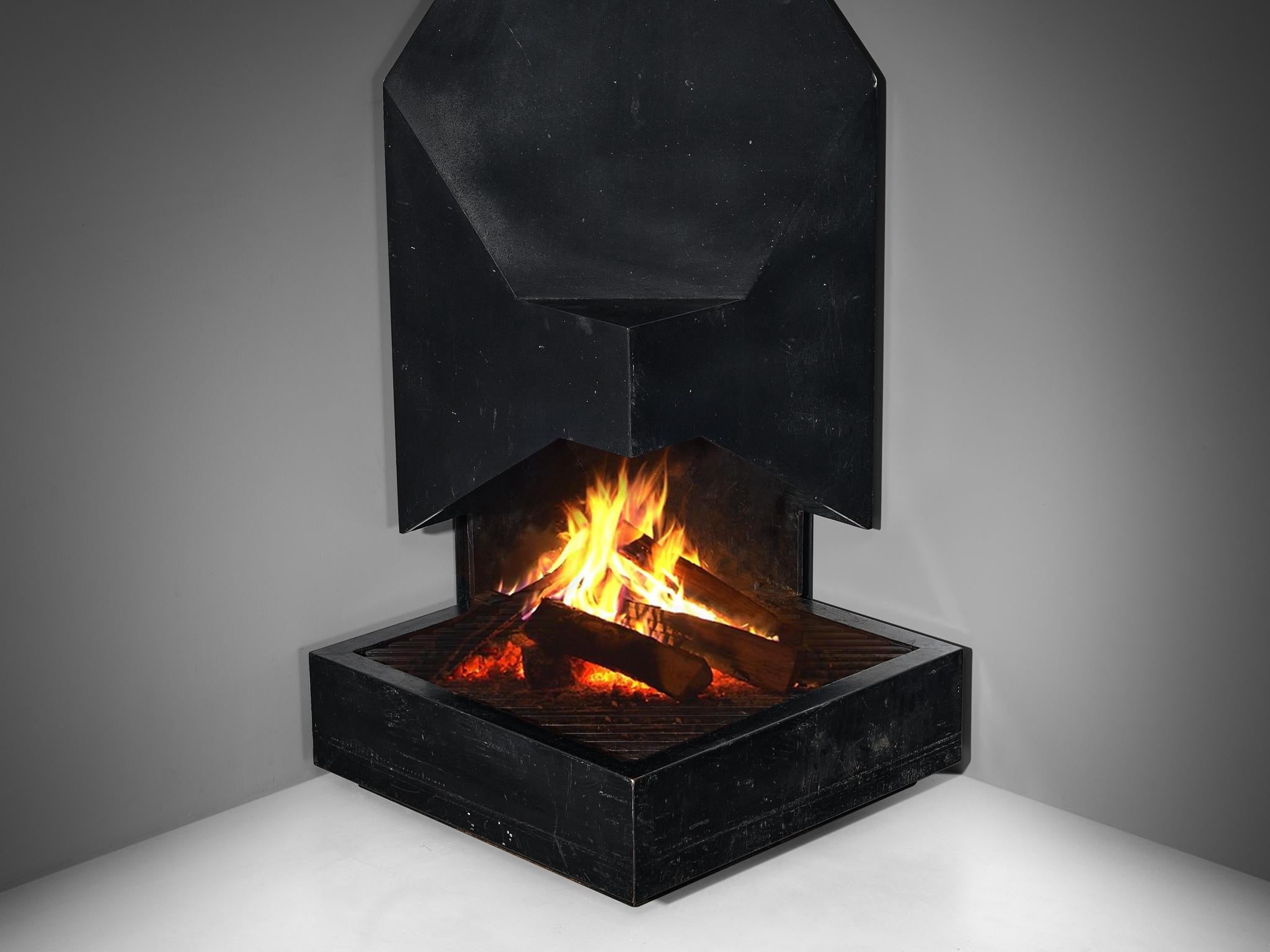 MBM Arquitectes (Martorell, Bohigas, Mackay) Kamin aus Gusseisen (Spanisch) im Angebot