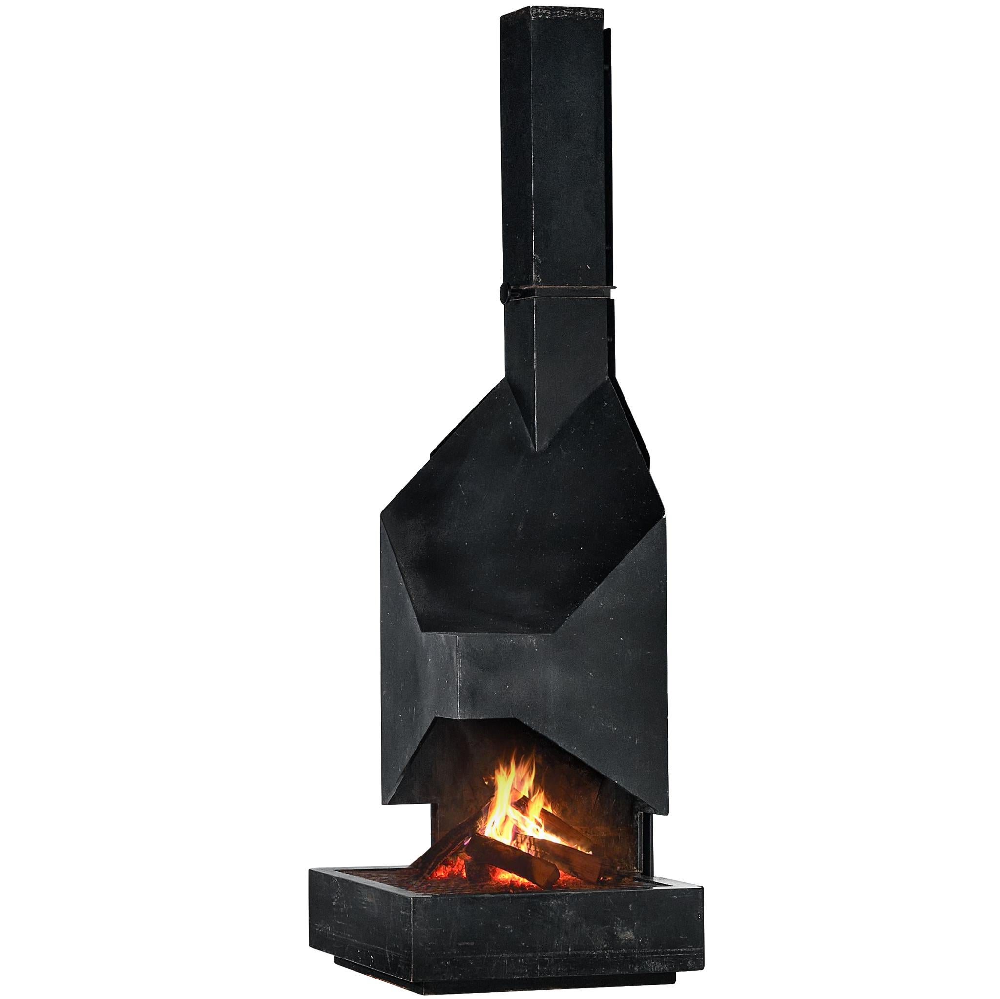 MBM Arquitectes (Martorell, Bohigas, Mackay) Fireplace in Iron