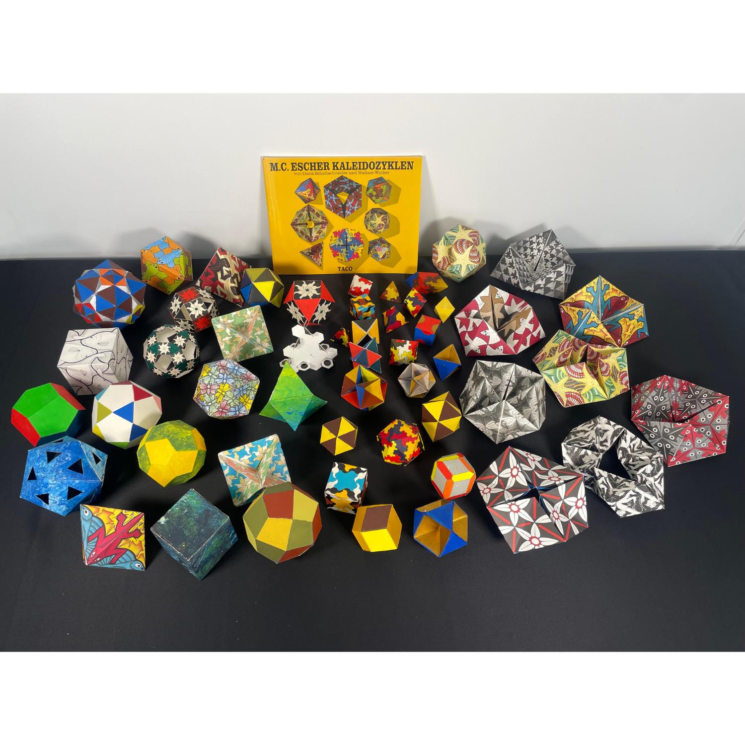 Moderne Livre Kaleidozyklein de M.C Escher avec motifs d'origami en vente