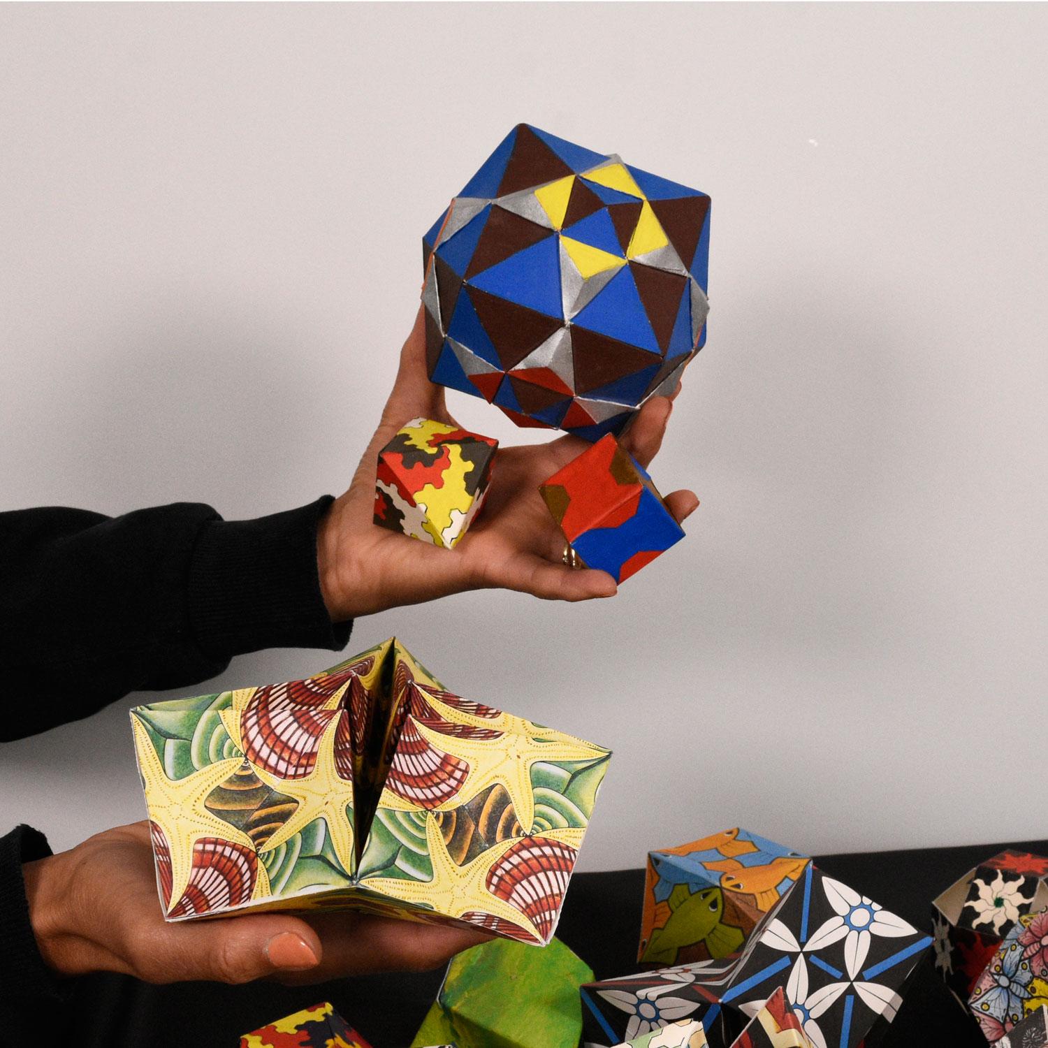 Livre Kaleidozyklein de M.C Escher avec motifs d'origami en vente 2