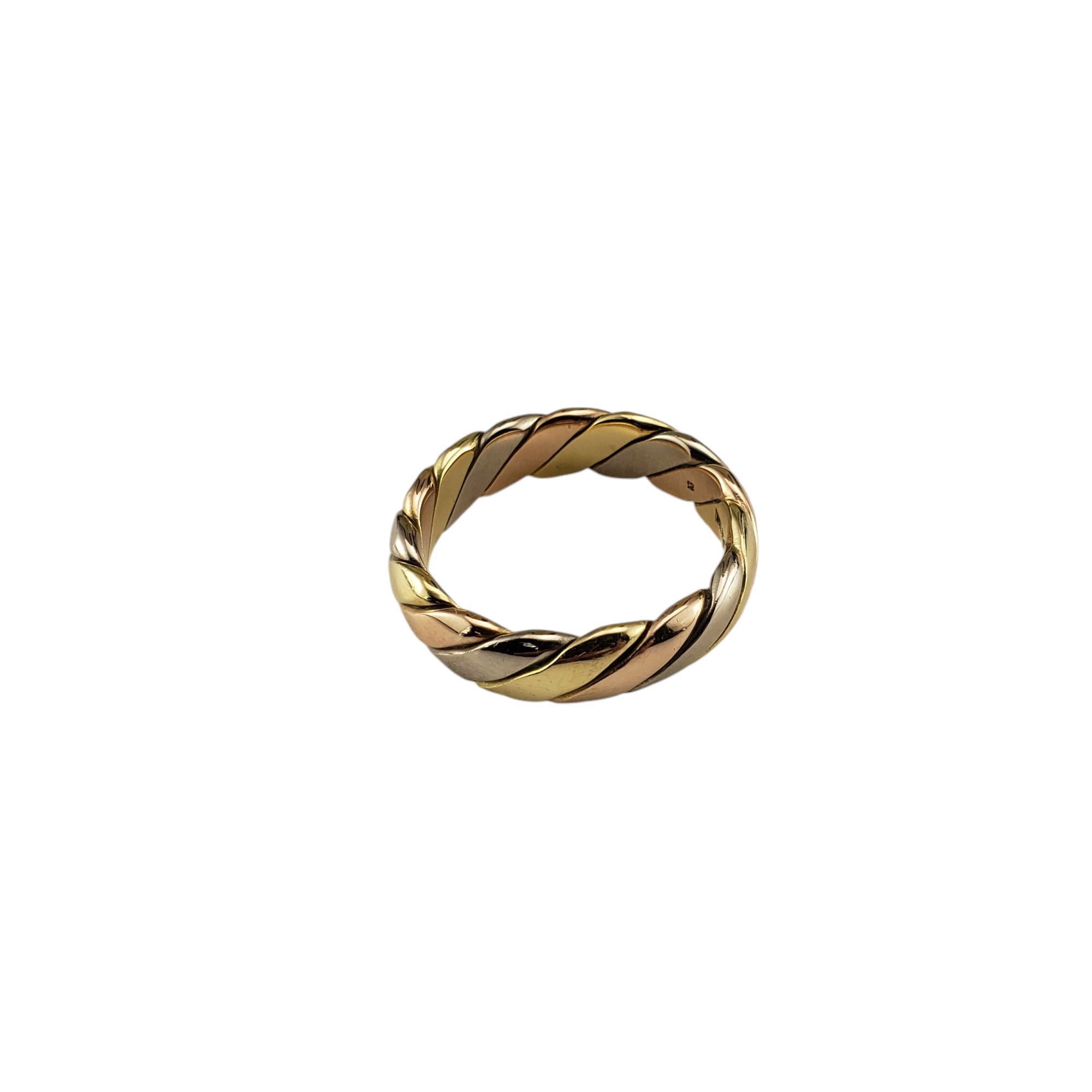 Anillo de oro tricolor de 18 quilates talla 9

Esta encantadora banda está elaborada en oro amarillo, blanco y rosa de 14 quilates con todo lujo de detalles.  Anchura: 6 mm.

Sellado: 750

Tamaño del anillo: 9

Peso: 6,0 dwt. / 9,4 gr.

Muy buen