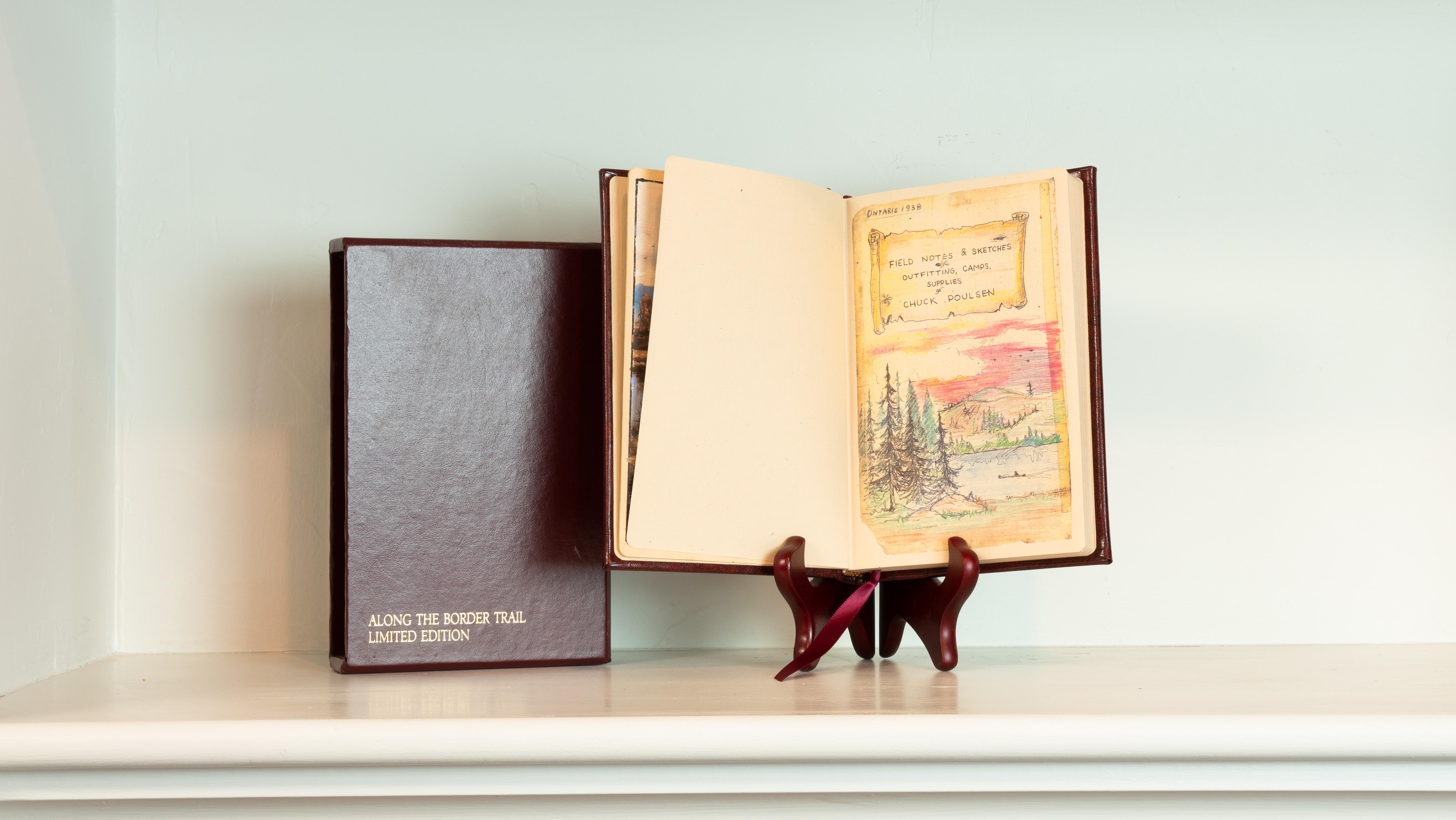 M. C. POULSEN & CHUCK C. I. POULSEN - ENTLANG DES GRENZWEGES

Limitierte Auflage von 500 luxuriösen ledergebundenen Büchern, jedes mit einem einzigartigen Original-Ölgemälde, signiert und nummeriert von M. C. Poulsen. 

Das hier vorgestellte Buch