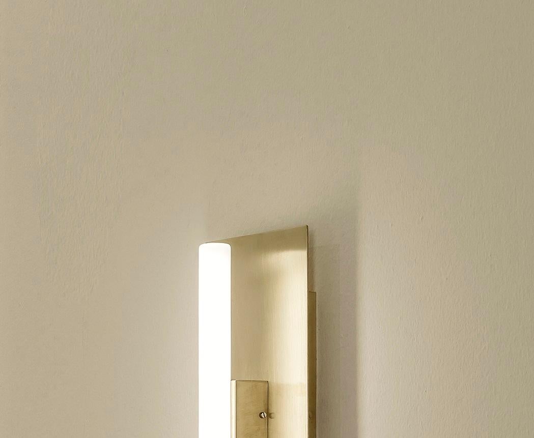 Postmoderno MC400 Wall Lamp in Satin Brushed Brass by Daluce in vendita