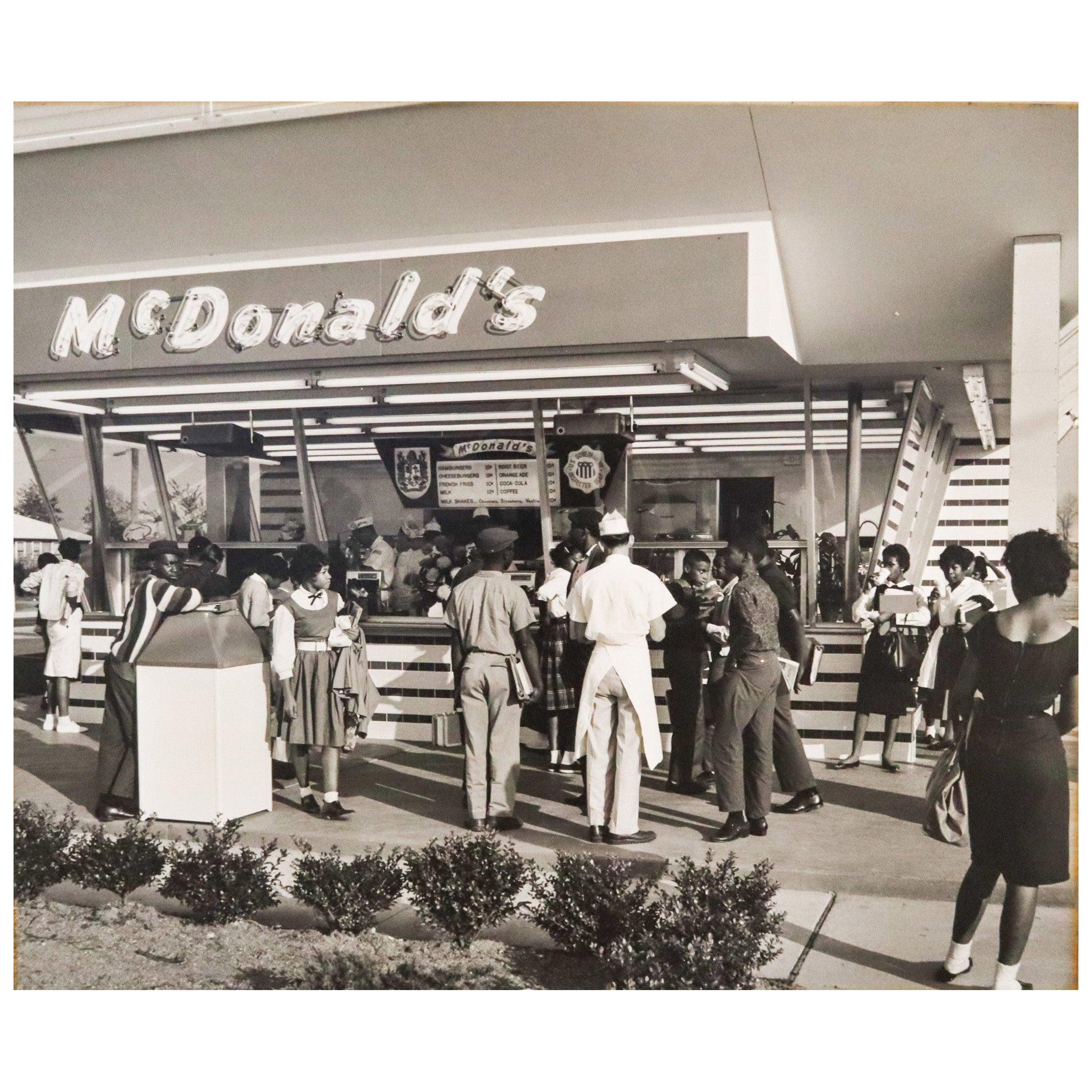 MCDONALD
S 1955 Vintage Large Matte Photograph Of Early Outdoors Restaurant