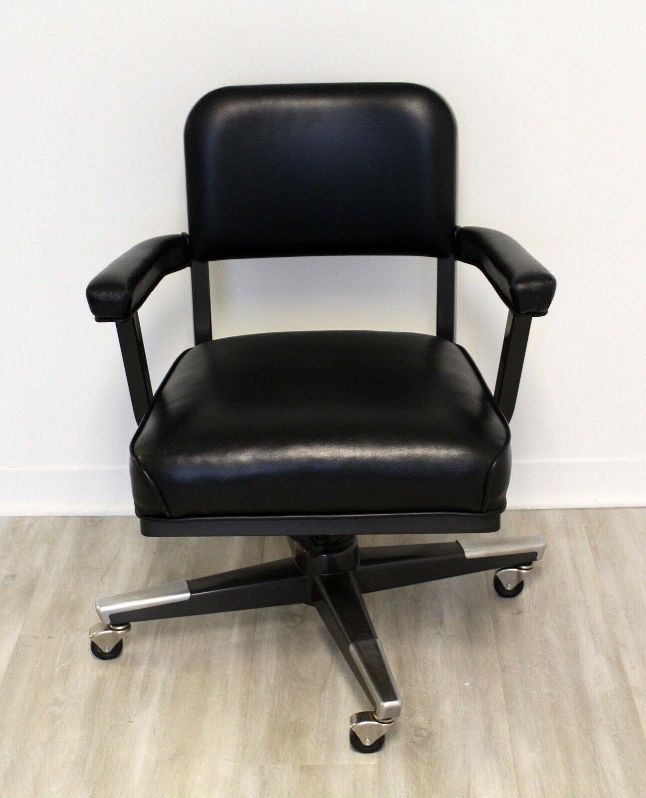 An ergonomic desk or office chair finished in a pewter color and hand welded steel construction, this chair by McDowell & Craig is reminiscent of the mid century modern Steelcase office furniture, yet modern and comfortable. In very good