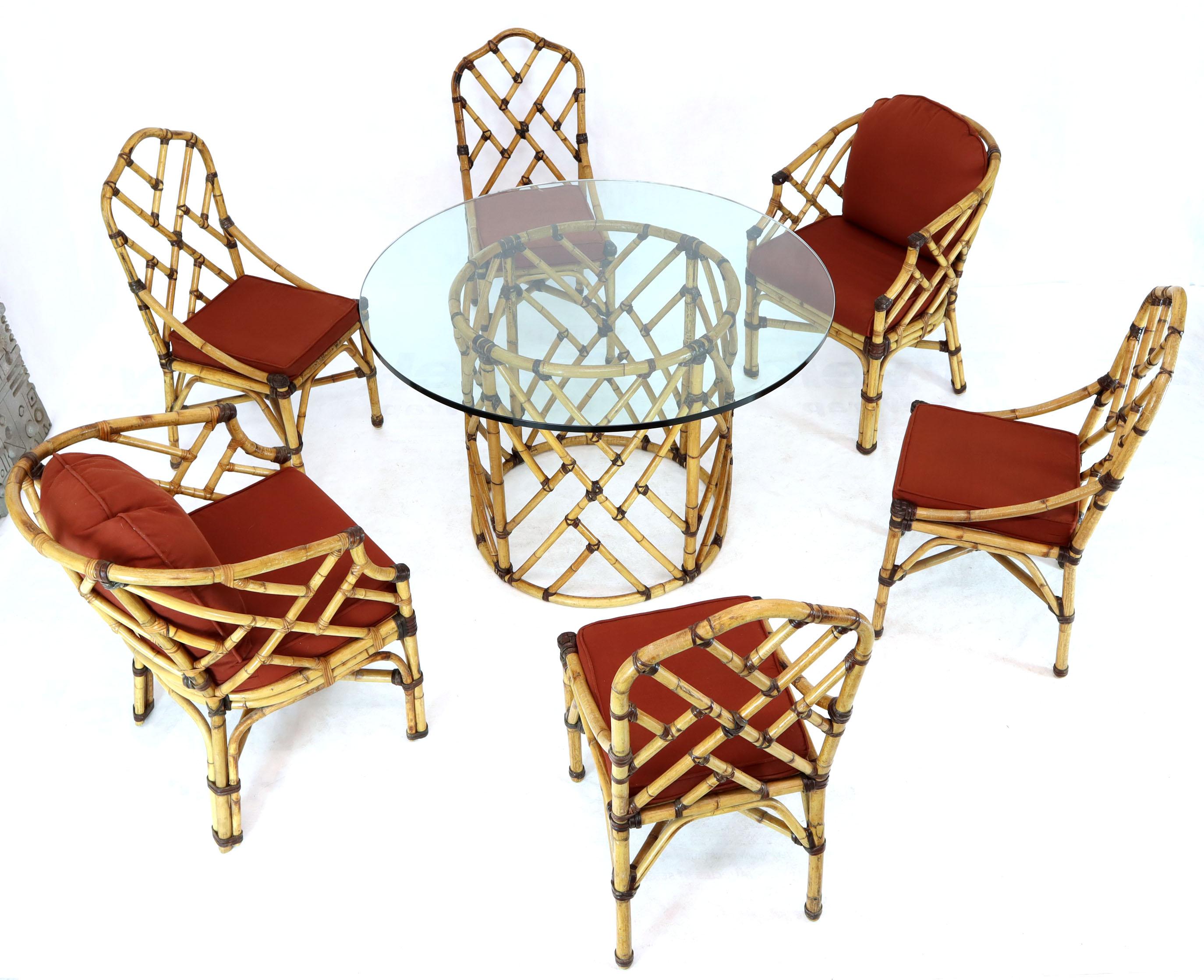 McGuire 7  Ensemble de salle à manger en bambou avec plateau rond en verre et deux fauteuils en cuir Bon état - En vente à Rockaway, NJ