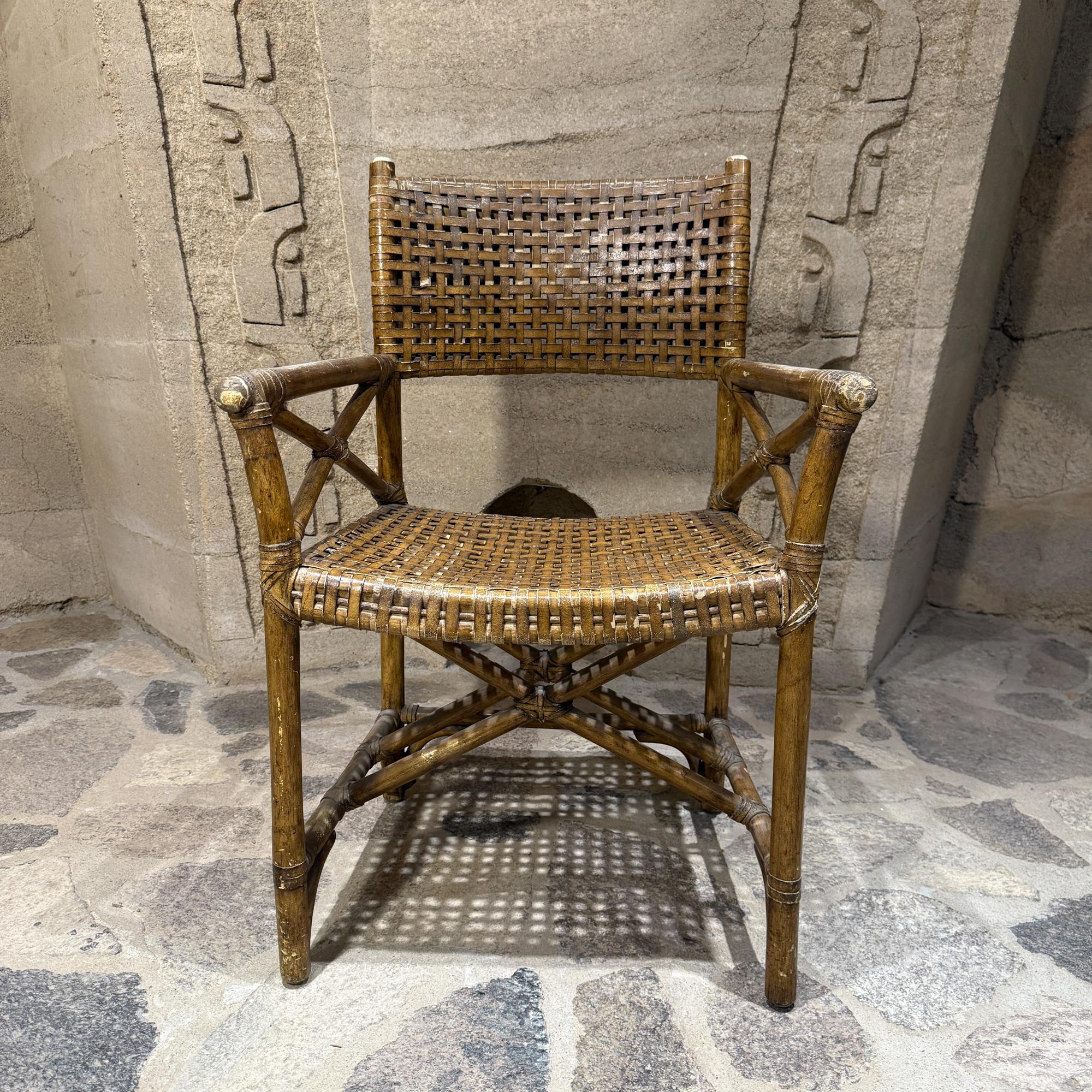 Per la tua considerazione, una poltrona da pranzo McGuire Antalya in stile regista in rattan con seduta e schienale in pelle intrecciata.
Il design è spesso descritto come moderno organico, stile Campaigner o stile regista, con i caratteristici