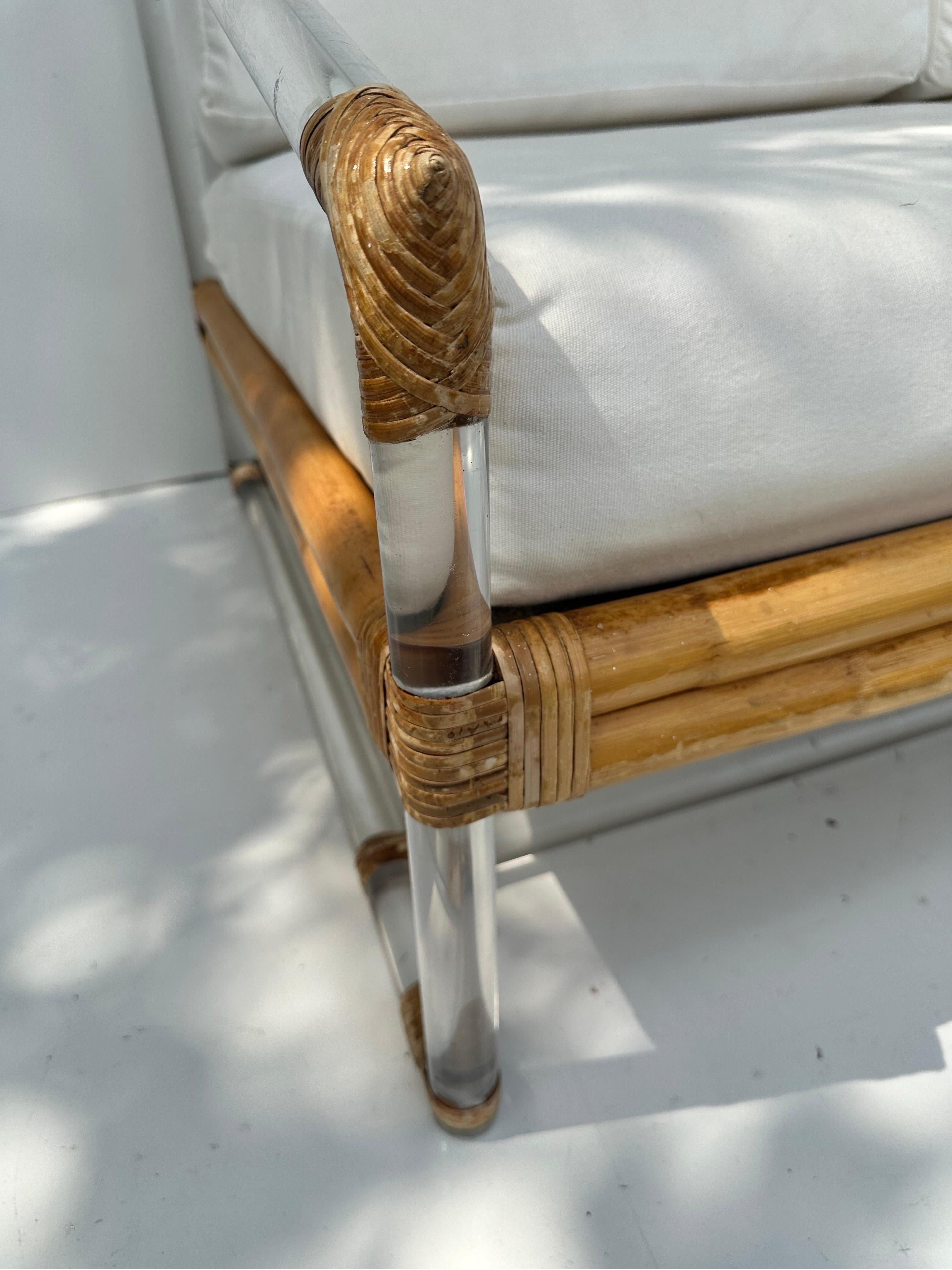 Américain Canapé McGuire en bambou et Lucite en vente