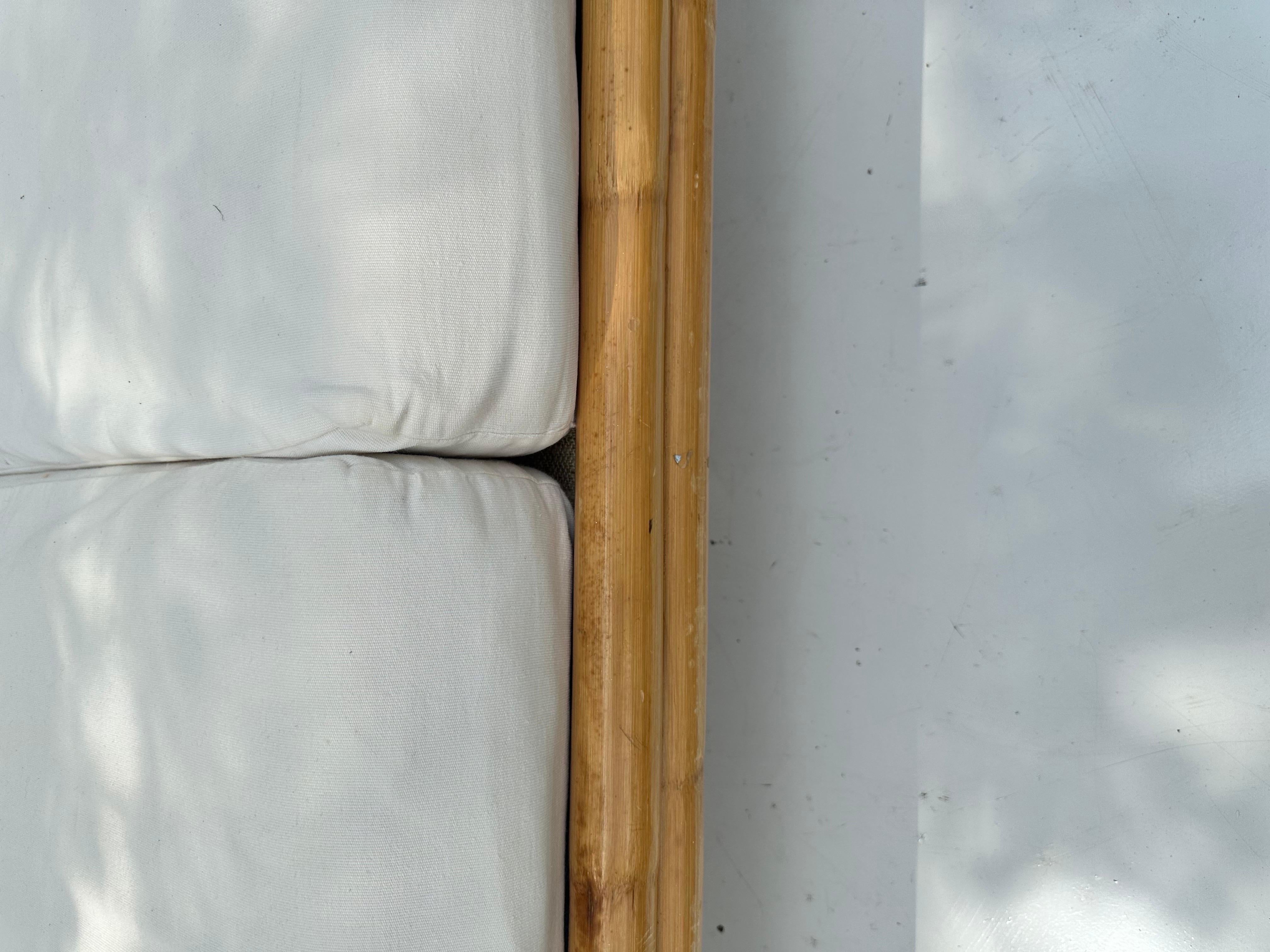 McGuire-Sofa aus Bambus und Lucite (Ende des 20. Jahrhunderts) im Angebot