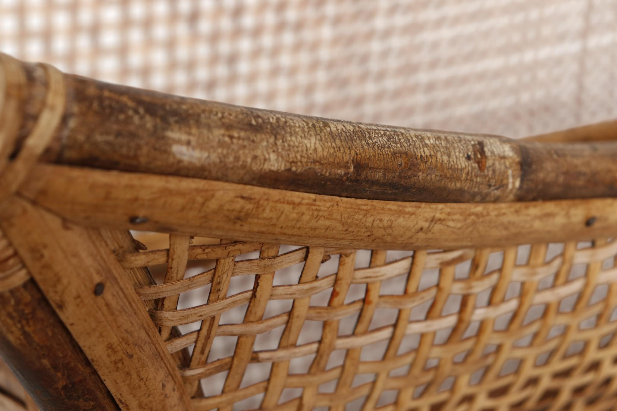 Revistero McGuire de bambú y ratán Bambú en venta