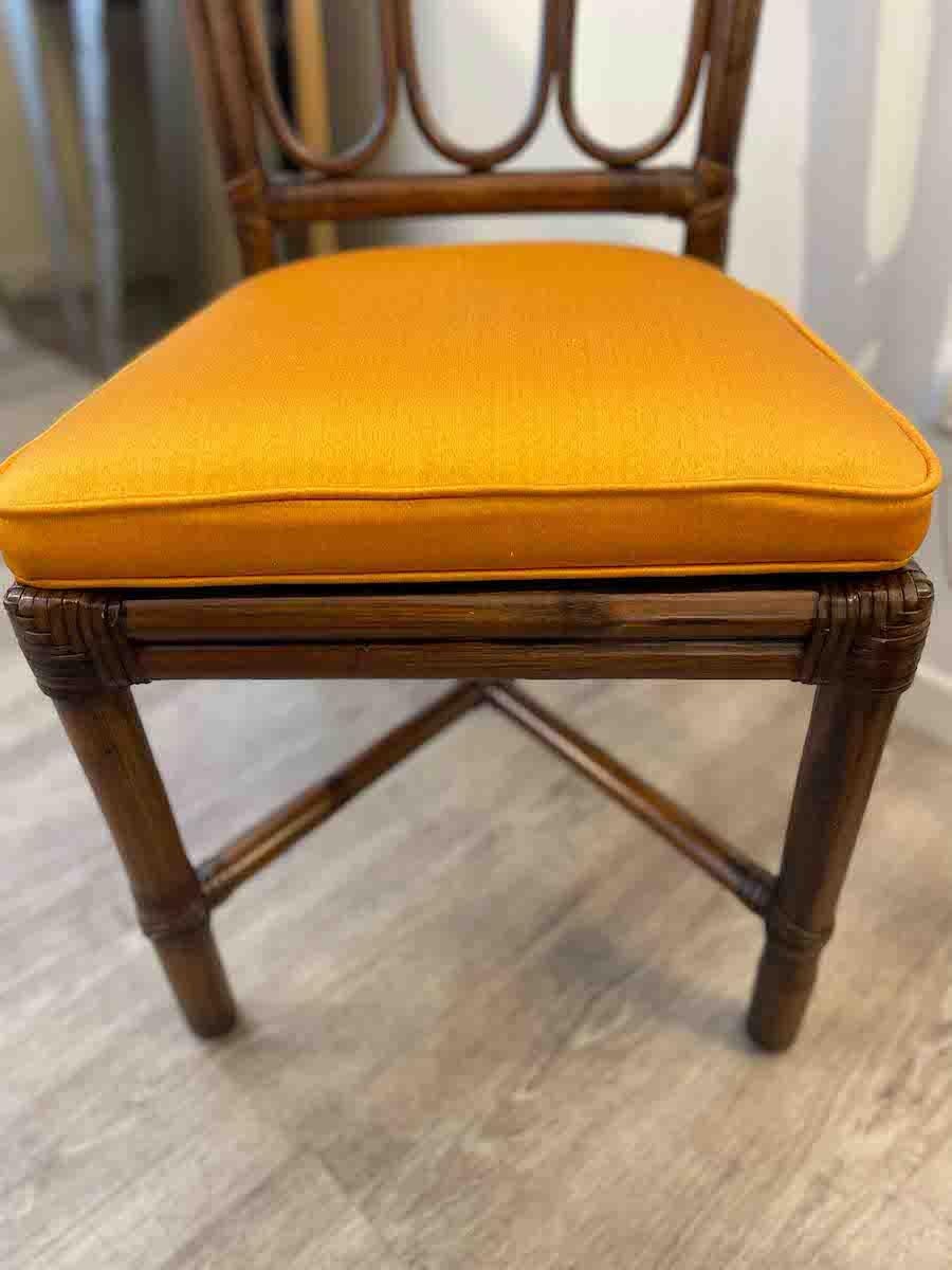 Bambù McGuire, Set di 4 sedie in bambù con cuscini arancioni in vendita