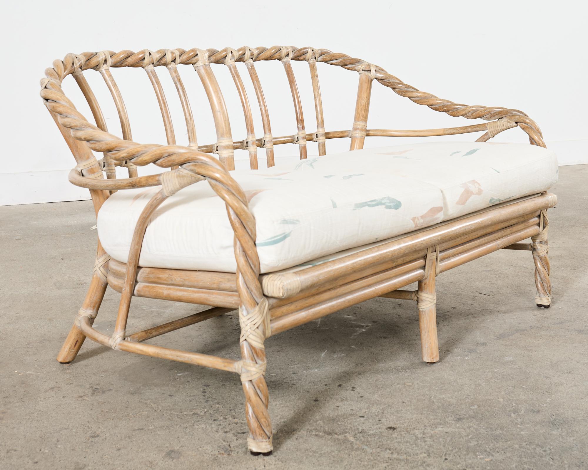 McGuire Canapé et chaise longue en rotin torsadé cérusé Bon état - En vente à Rio Vista, CA
