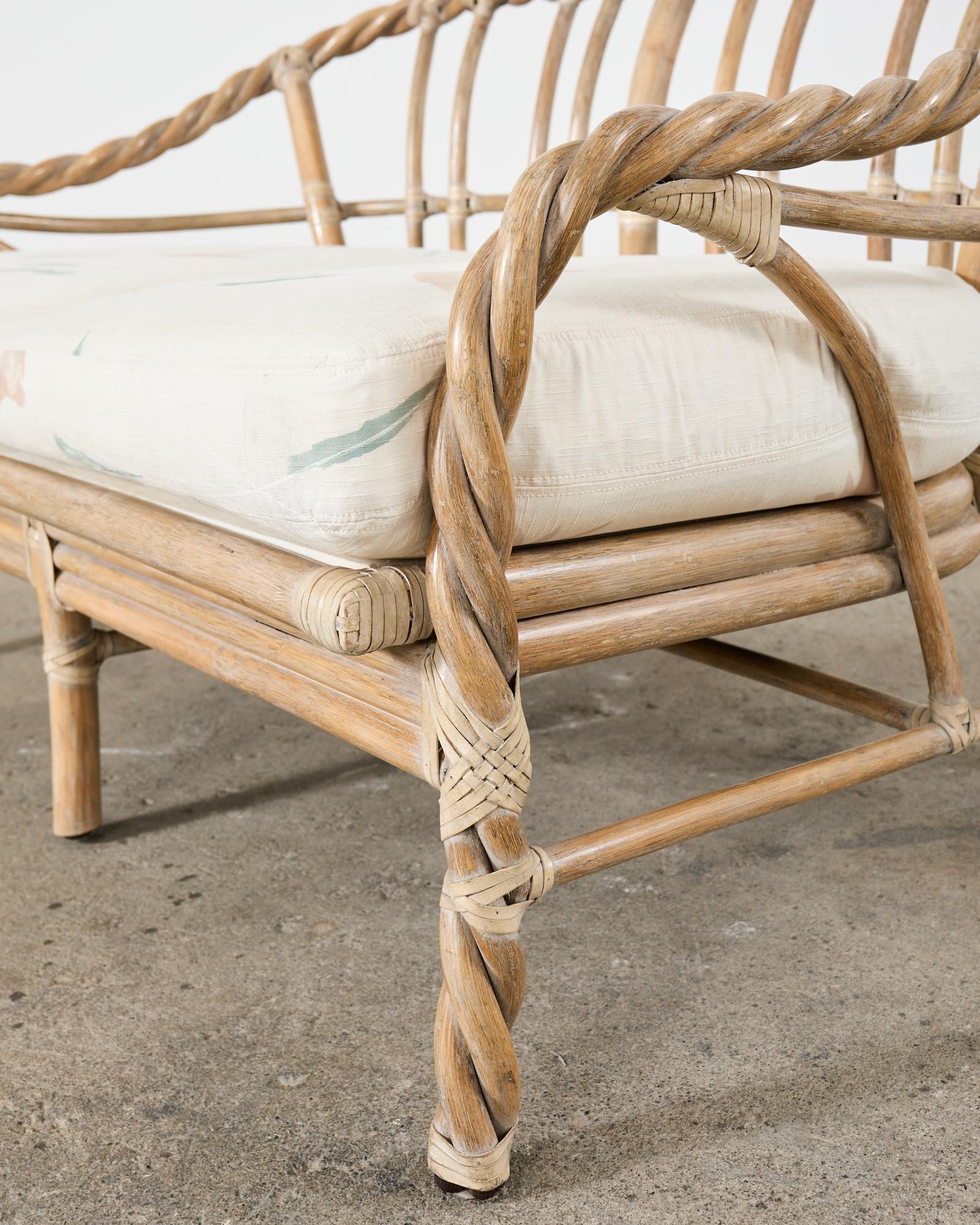 20ième siècle McGuire Canapé et chaise longue en rotin torsadé cérusé en vente