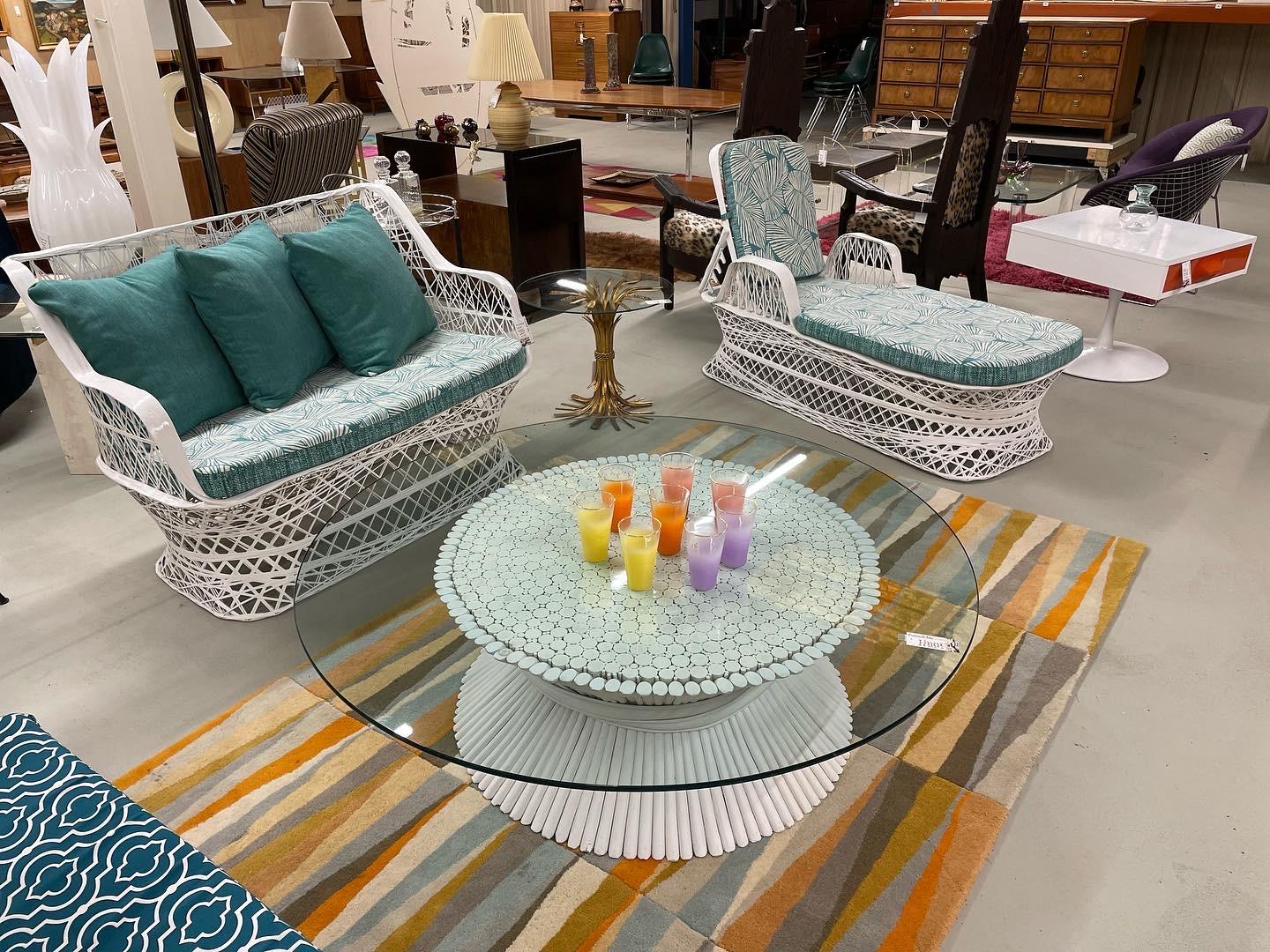 McGuire Coastal White Rattan Wheat Sheaf Coffee Table with Round Glass In Good Condition For Sale In Chattanooga, TN