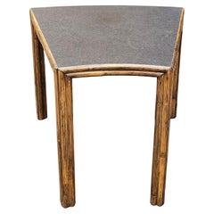 Mesa auxiliar contemporánea apilada de ratán de bambú y tapa de laminado McGuire