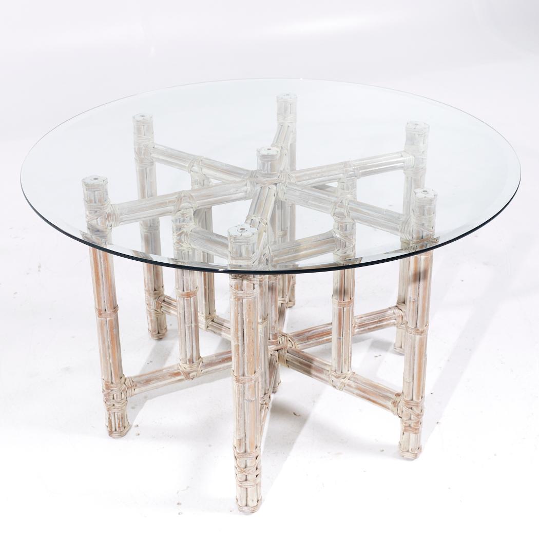 McGuire for Baker Furniture Table de salle à manger du milieu du siècle en bambou et verre en vente 2