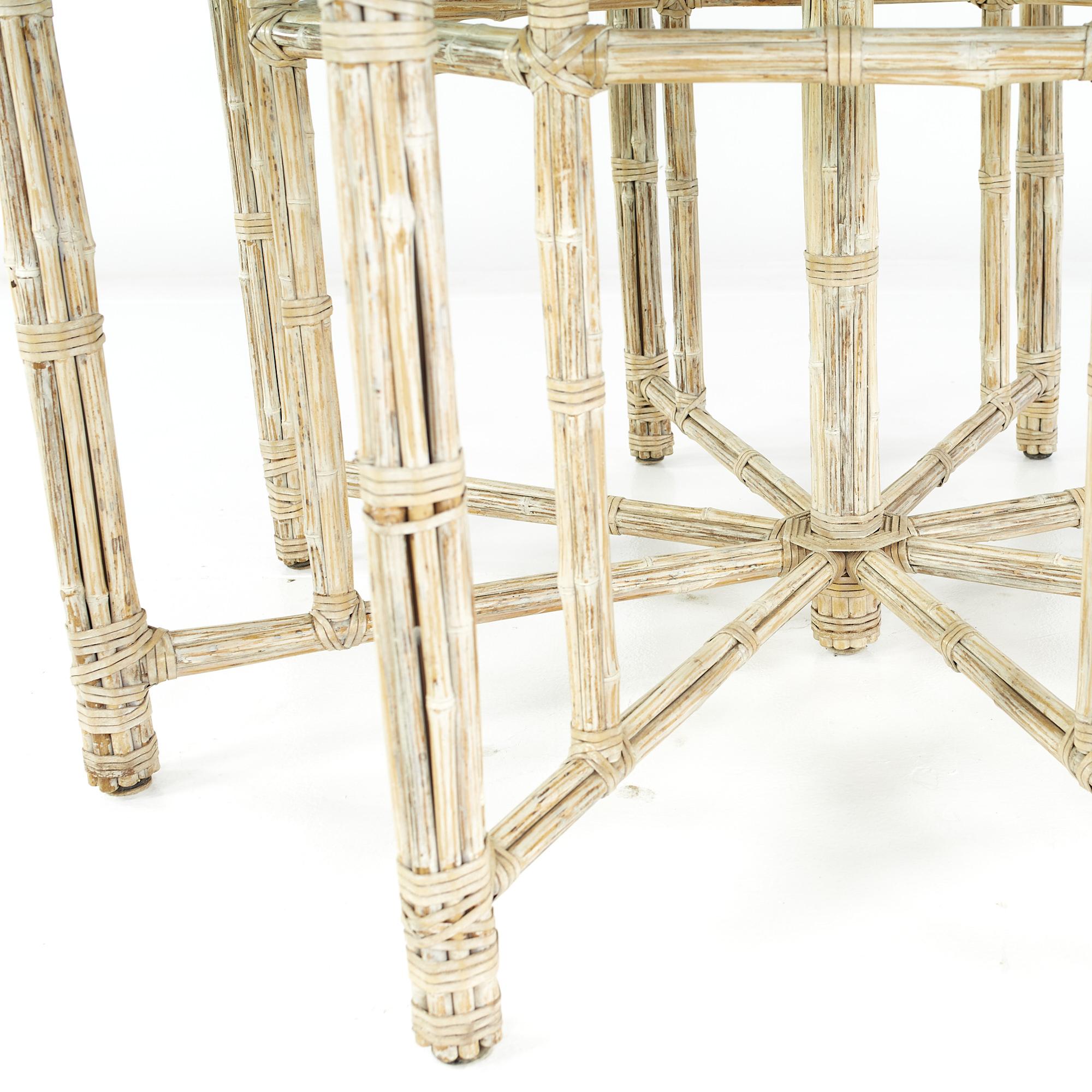 Américain Table de salle à manger hexagonale mi-siècle en bambou et verre McGuire pour Baker Furniture en vente