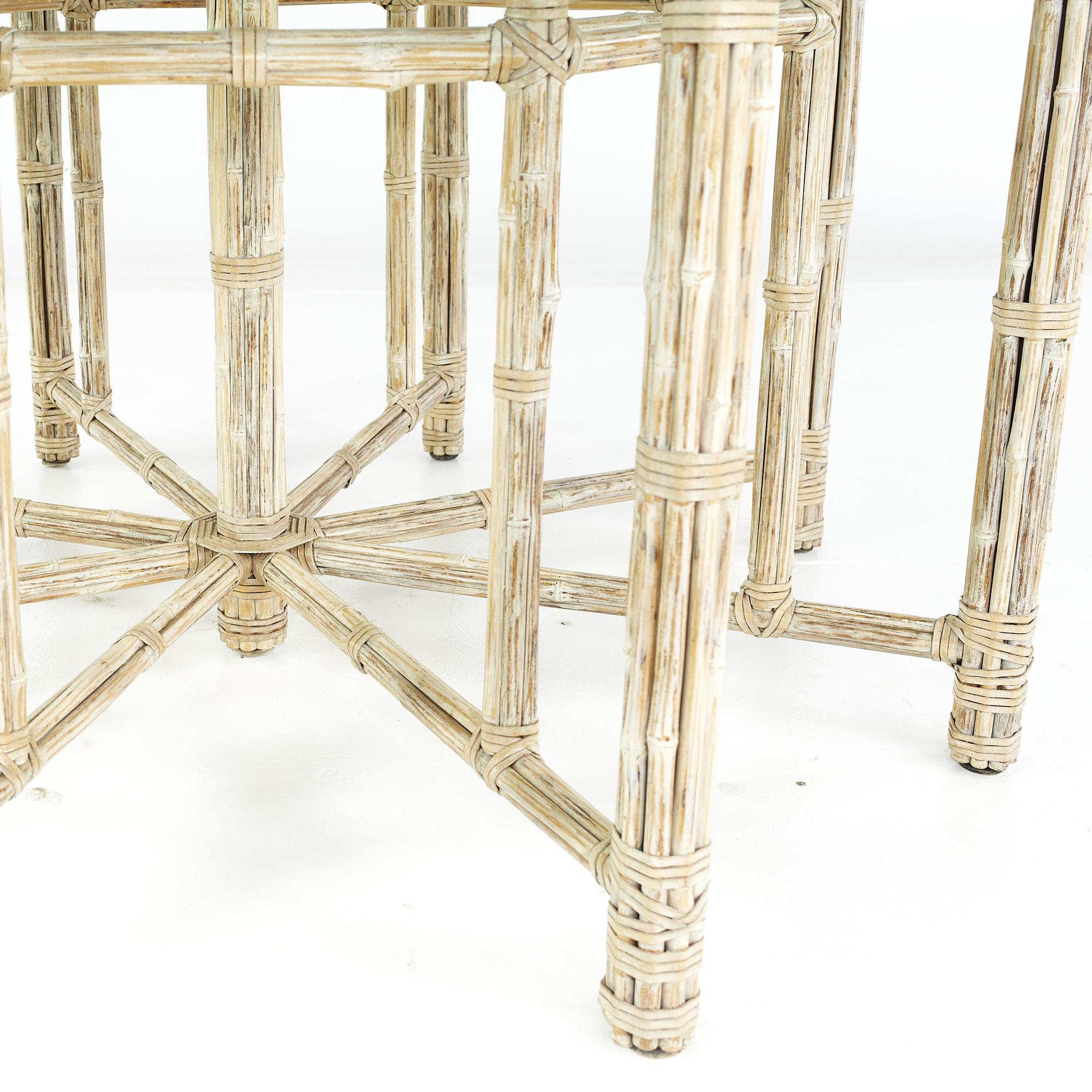 Fin du 20e siècle Table de salle à manger hexagonale mi-siècle en bambou et verre McGuire pour Baker Furniture en vente