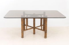 Mesa de comedor moderna de cristal ahumado y bambú de McGuire Furniture