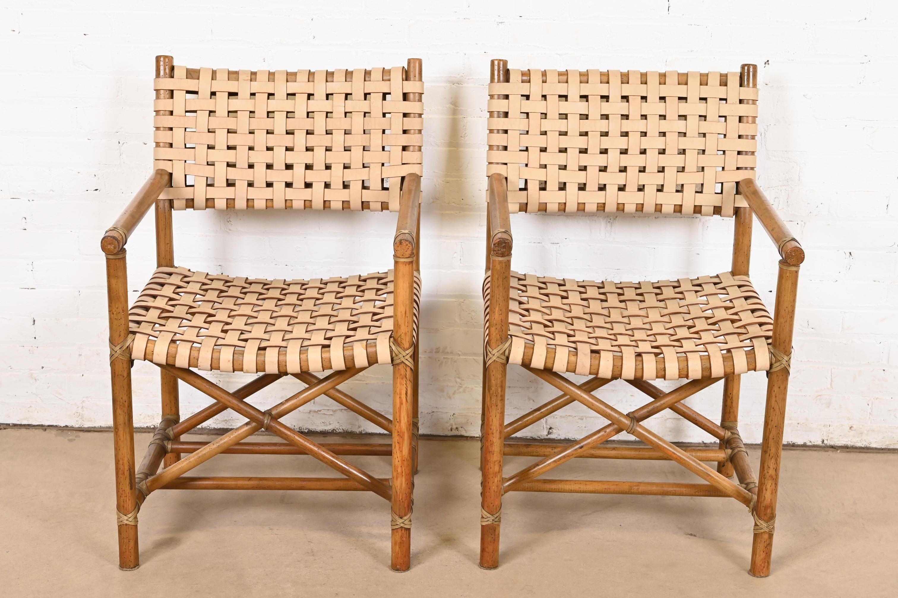 Sillones McGuire Hollywood Regency Organic Modern de bambú y piel tejida Regencia de Hollywood en venta
