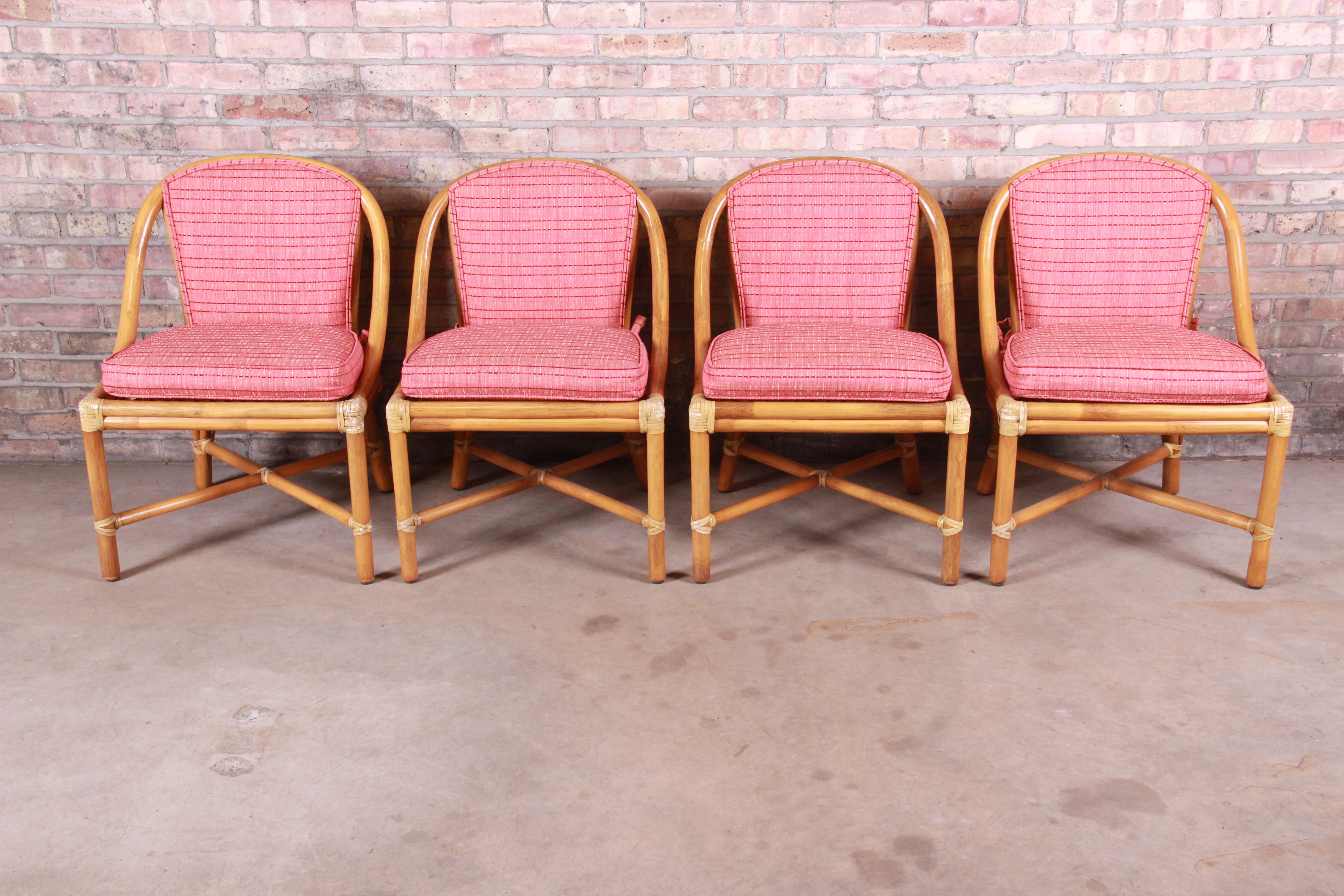 A gorgeous set of four organic modern bamboo rattan x-base dining chairs

By McGuire of San Francisco

USA, circa 1980s

Measures: 22