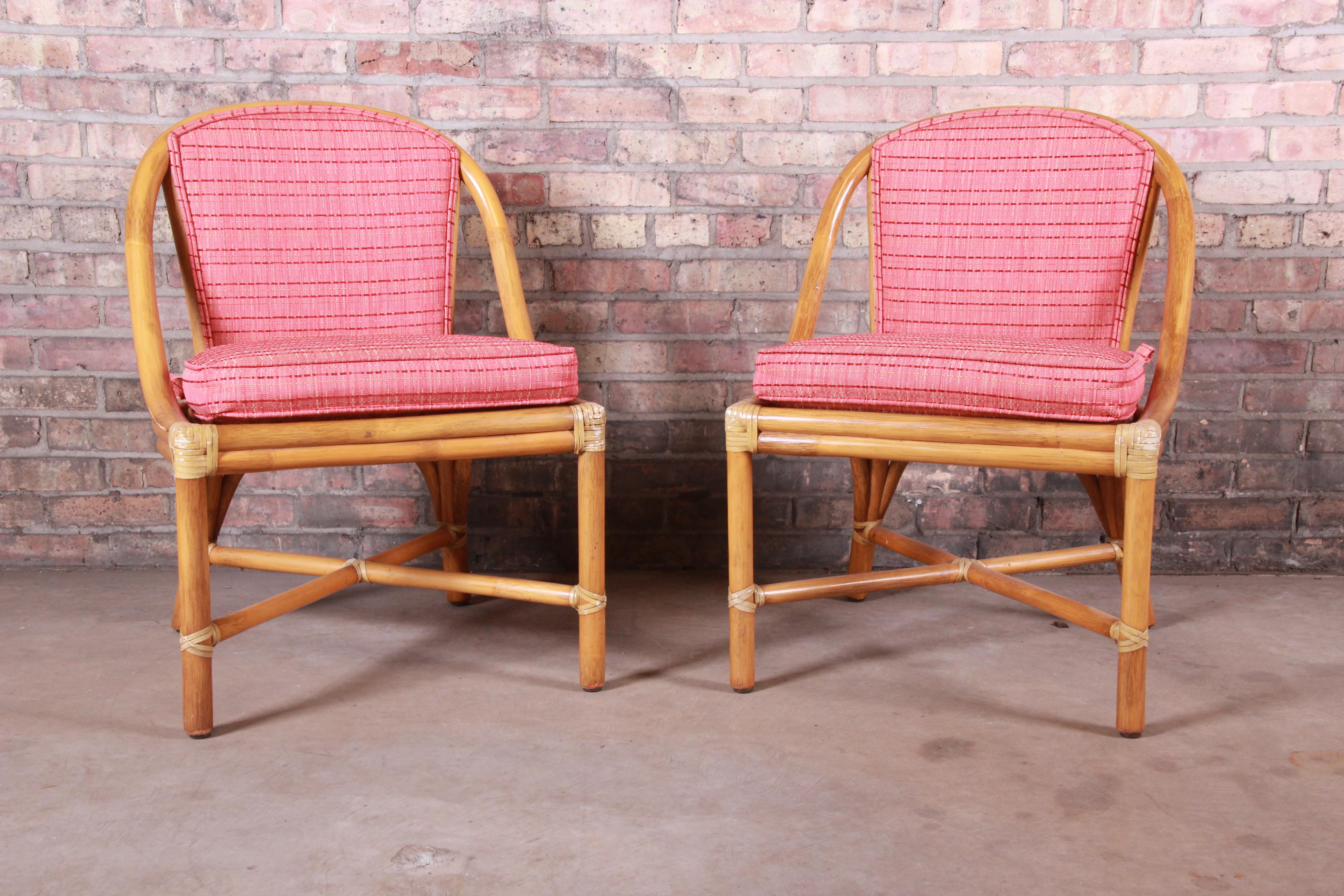 A gorgeous pair of organic modern bamboo rattan X-base slipper or side chairs

By McGuire of San Francisco

USA, circa 1980s

Measures: 22