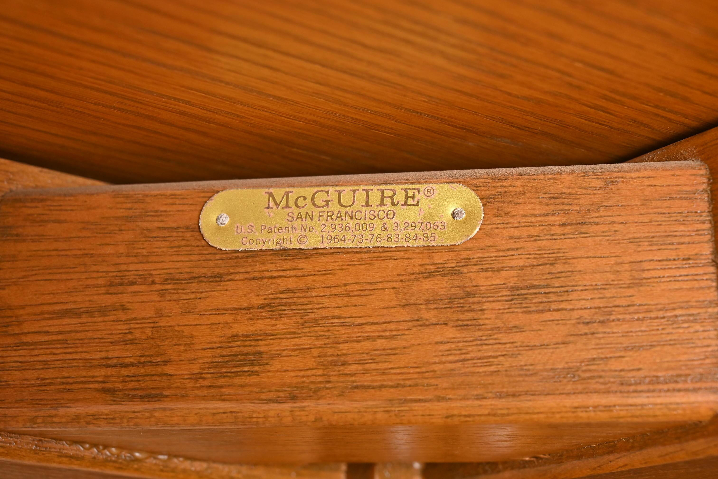 McGuire Hollywood Regency table de salle à manger ou table de jeu à rabat en rotin, nouvellement restaurée en vente 9