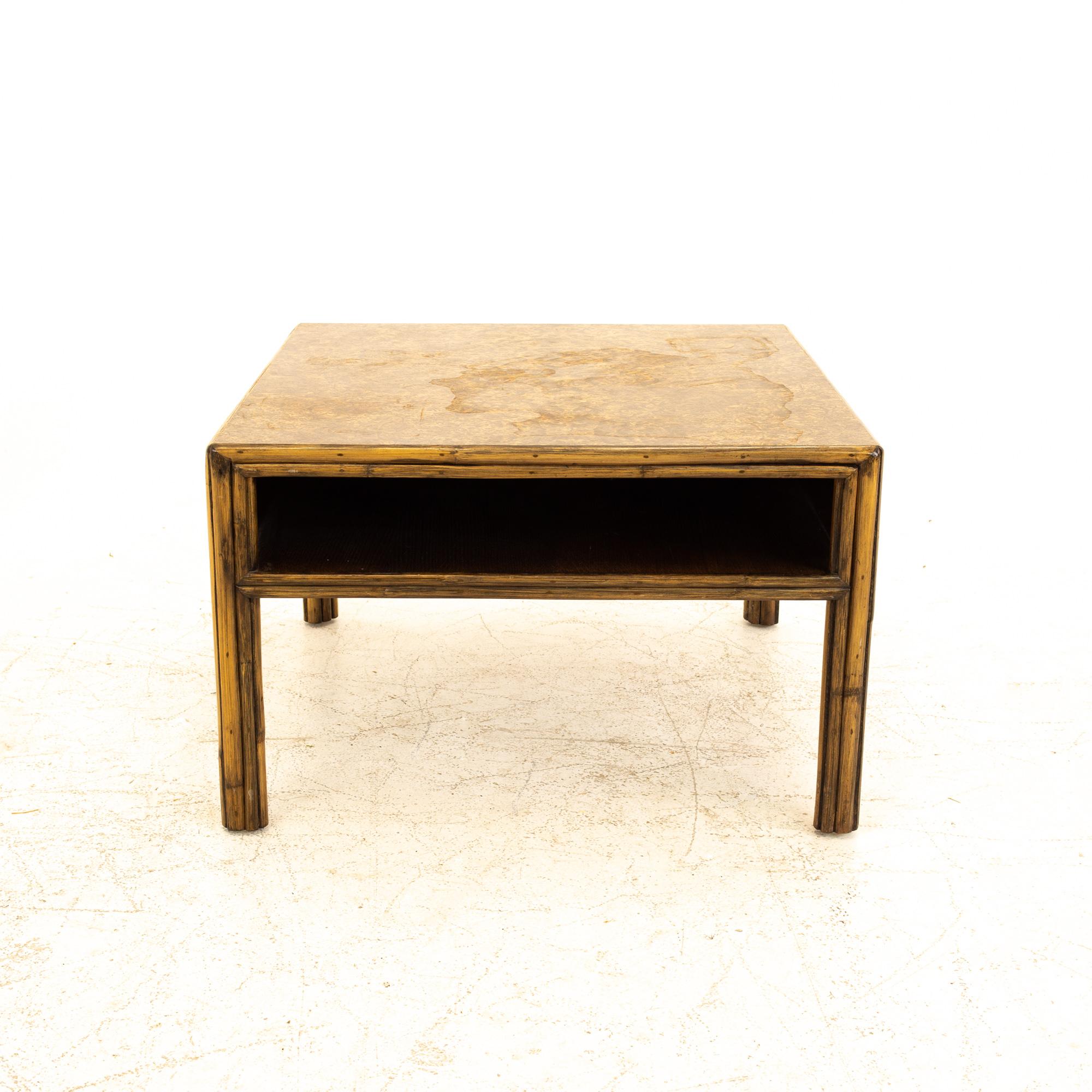Mid-Century Modern Table d'appoint McGuire mi-siècle en bambou et stratifié ronceux en vente