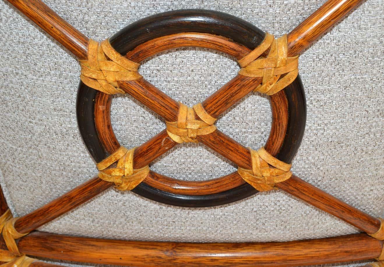 McGuire Mid-Century Modern Bambus & Schilfrohr Sessel Esszimmerstuhl Leder, Paar (Moderne der Mitte des Jahrhunderts)