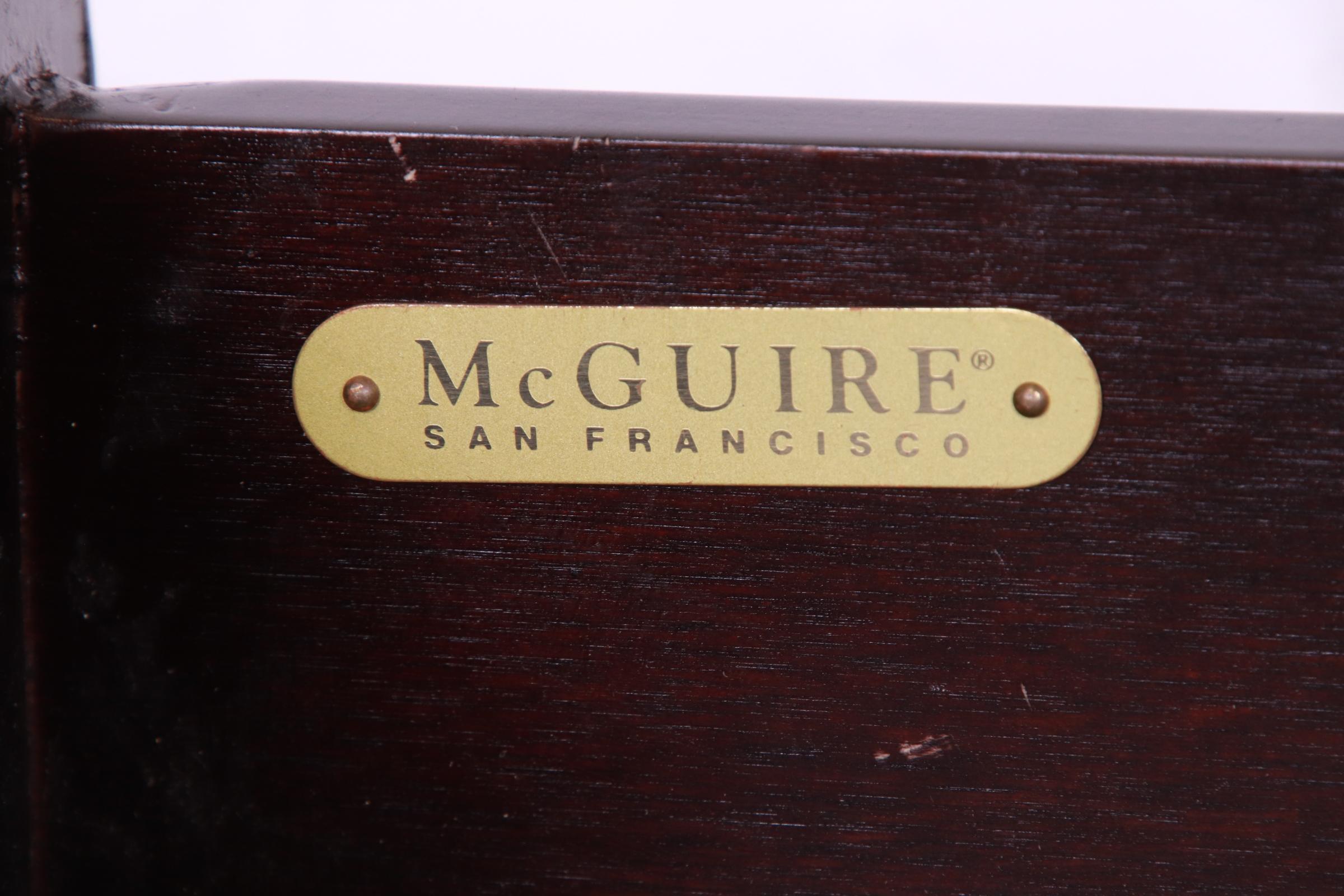 Table d'appoint moderne Hollywood Regency à deux niveaux en vente 7