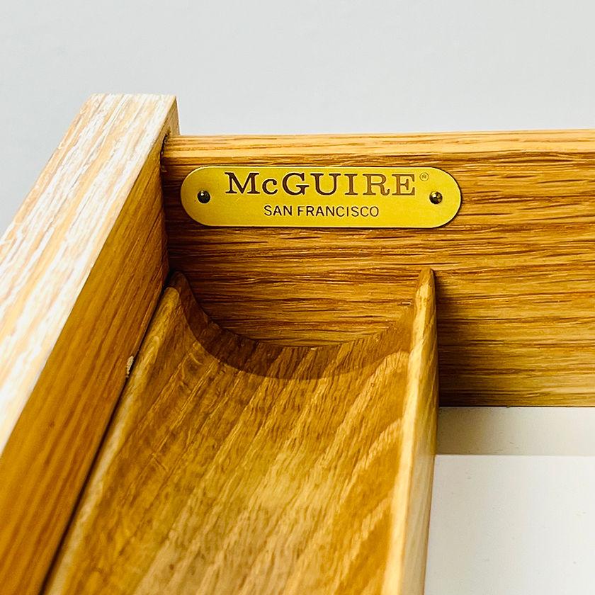 McGuire-Schreibtisch aus Eiche und Bambus (Eichenholz) im Angebot