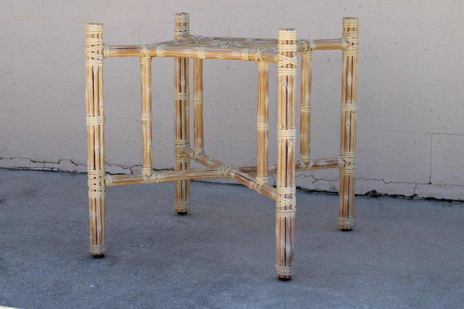 Américain Base de table de salle à manger en bambou organique moderne McGuire en vente