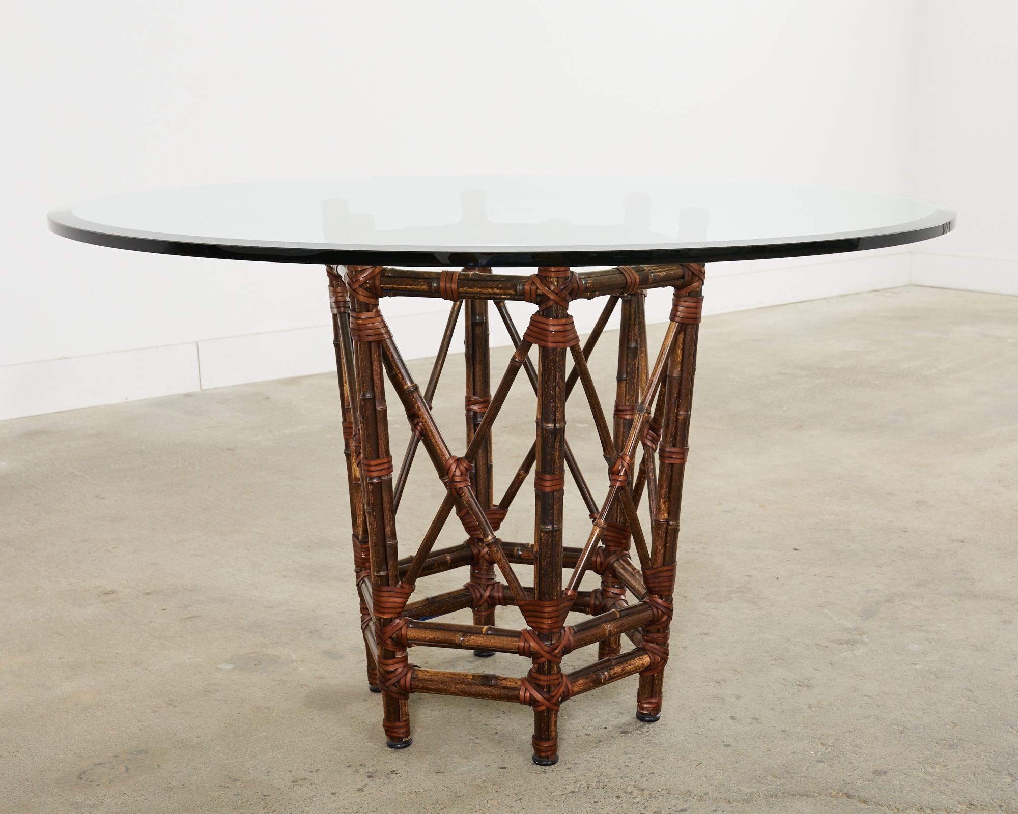 The Modernity Table de salle à manger en bambou organique avec plateau en verre en vente 4