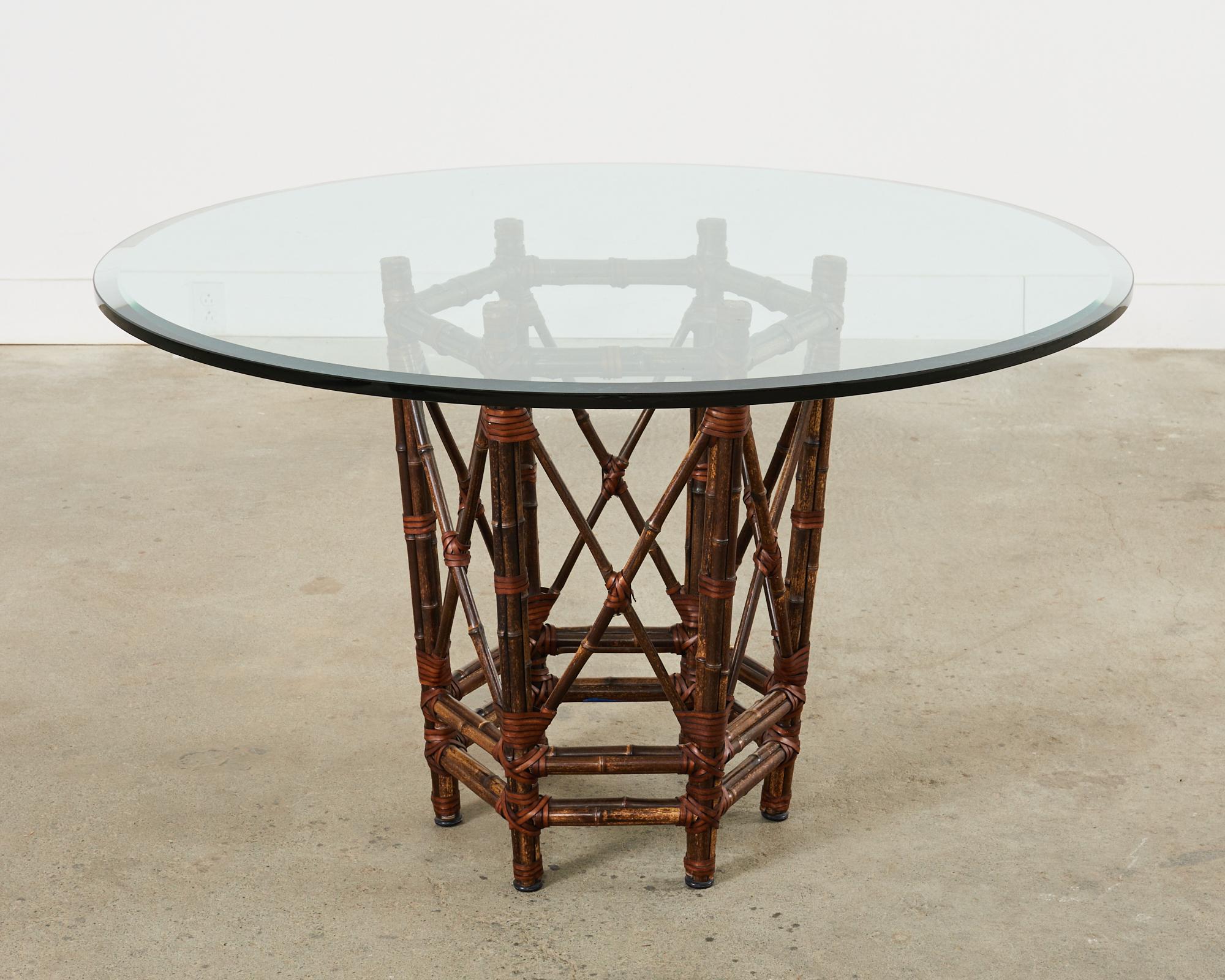 Américain The Modernity Table de salle à manger en bambou organique avec plateau en verre en vente