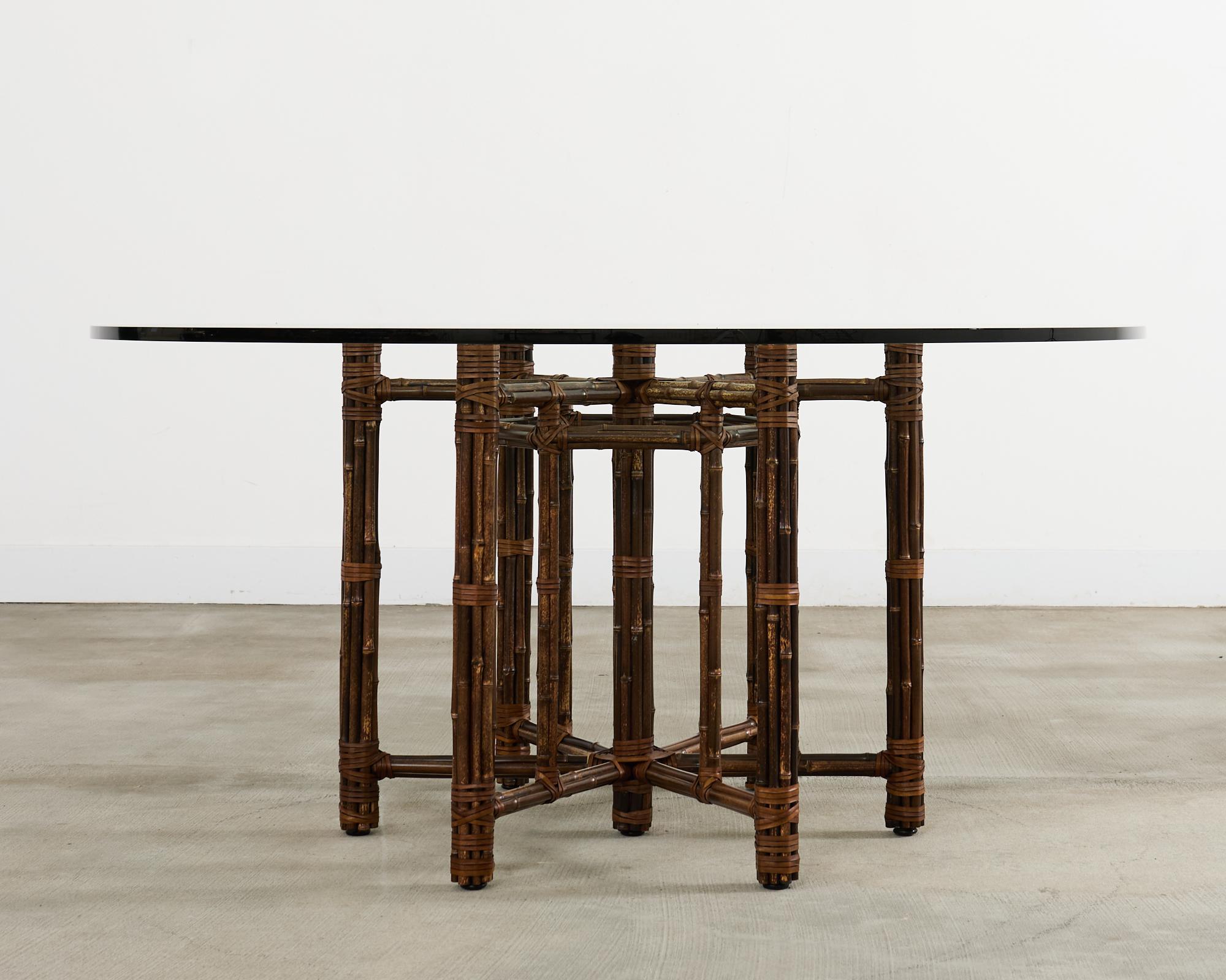 Mesa de comedor redonda McGuire Organic Modern Bambú con estructura de hierro Moderno orgánico en venta