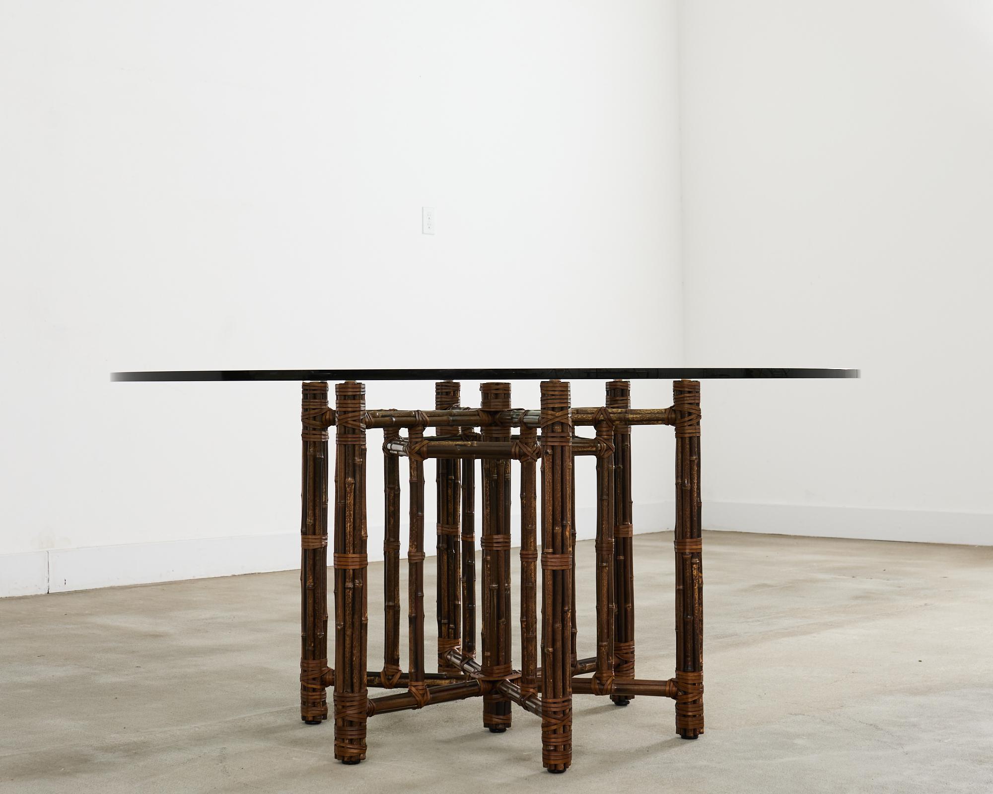 Mesa de comedor redonda McGuire Organic Modern Bambú con estructura de hierro Hecho a mano en venta