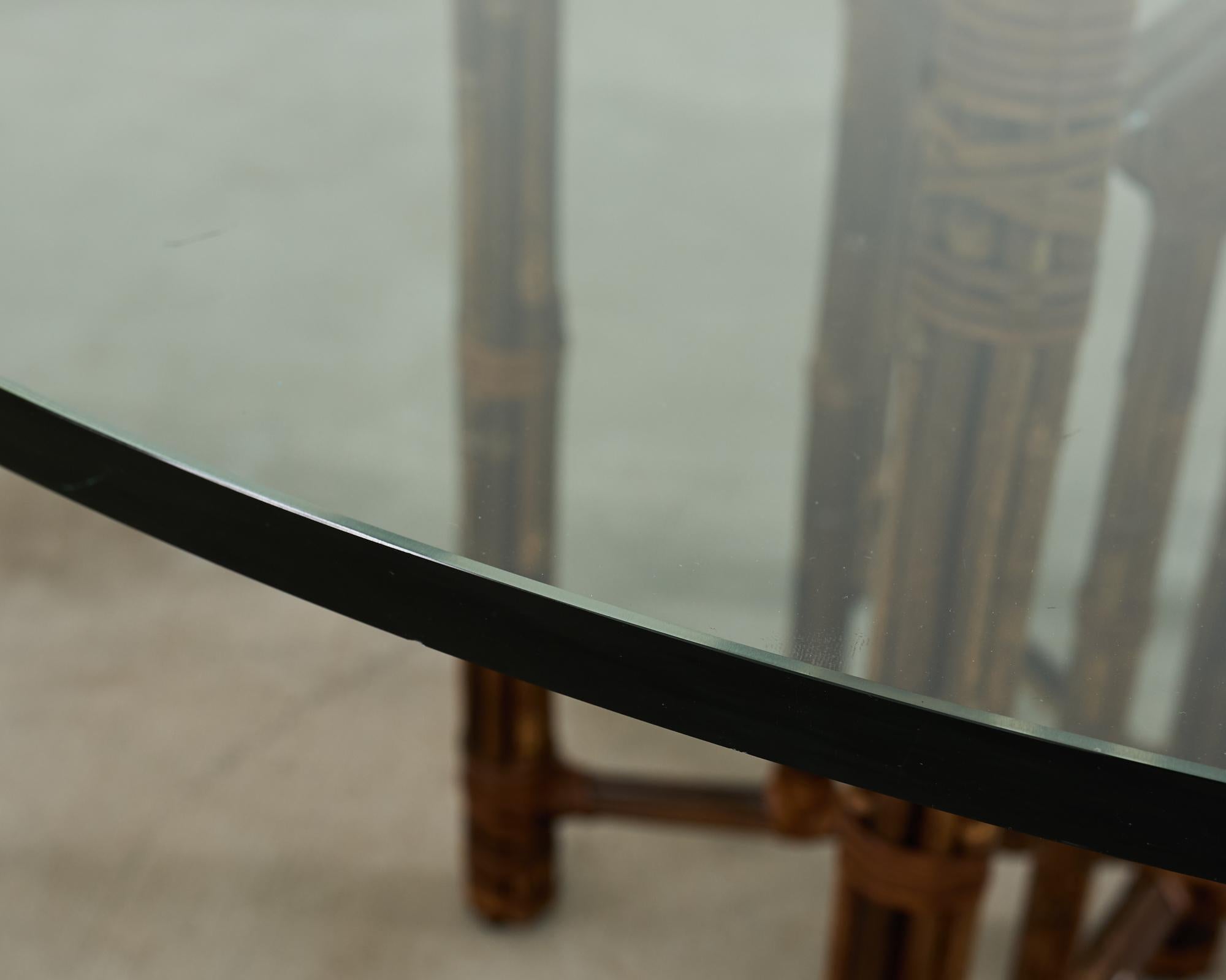 Mesa de comedor redonda McGuire Organic Modern Bambú con estructura de hierro Cuero en venta