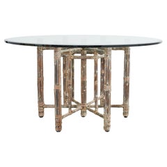 Table de salle à manger hexagonale moderne et organique McGuire en bambou et rotin