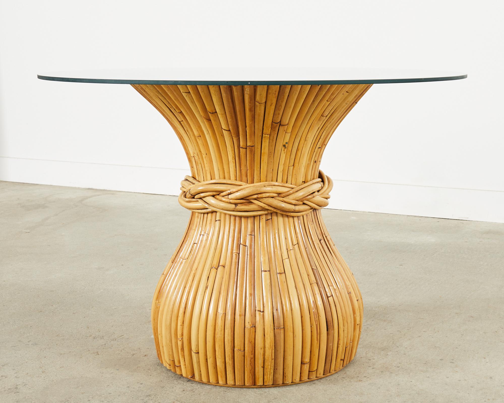 Américain McGuire Organic Table de salle à manger moderne en bambou et rotin en forme de sablier en vente