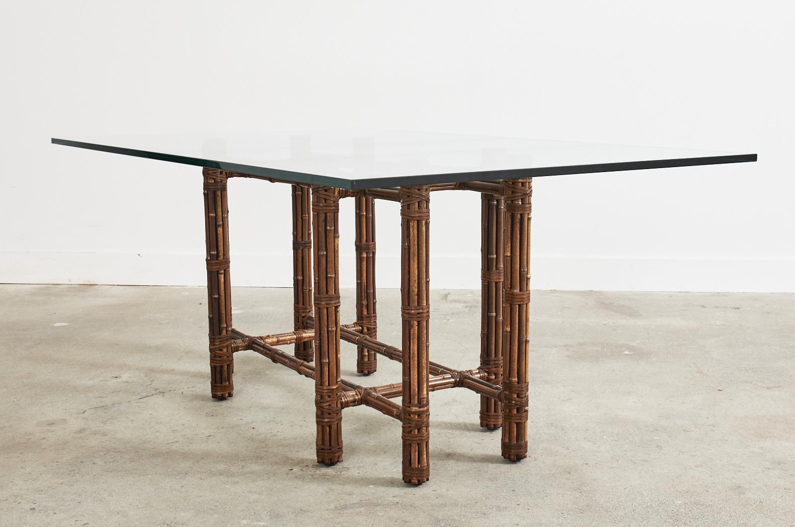 Table de salle à manger rectangulaire en bambou et rotin organique moderne McGuire en vente 5