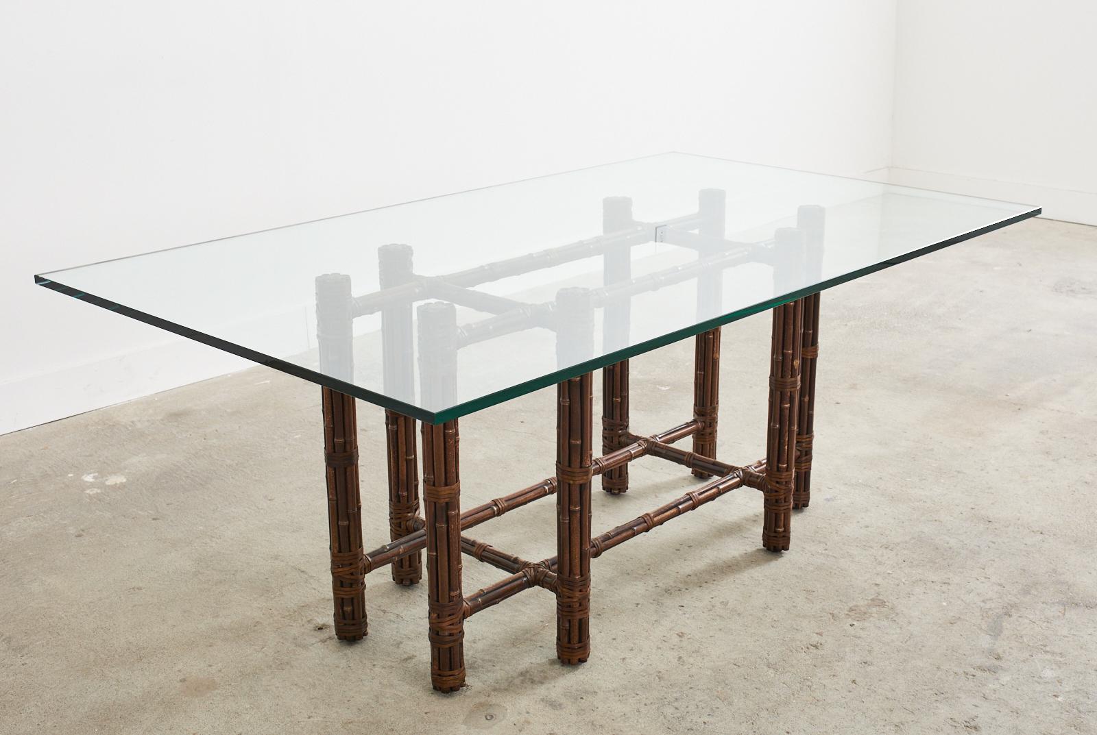 Organique Table de salle à manger rectangulaire en bambou et rotin organique moderne McGuire en vente