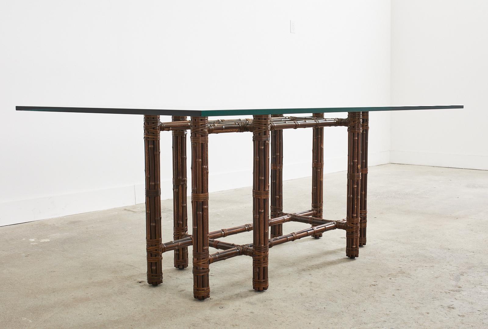 Fait main Table de salle à manger rectangulaire en bambou et rotin organique moderne McGuire en vente