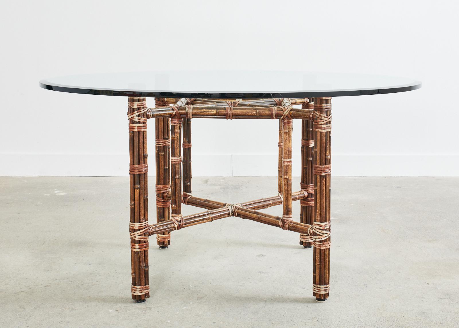 Table de salle à manger ronde organique et moderne McGuire en bambou et rotin en vente 9