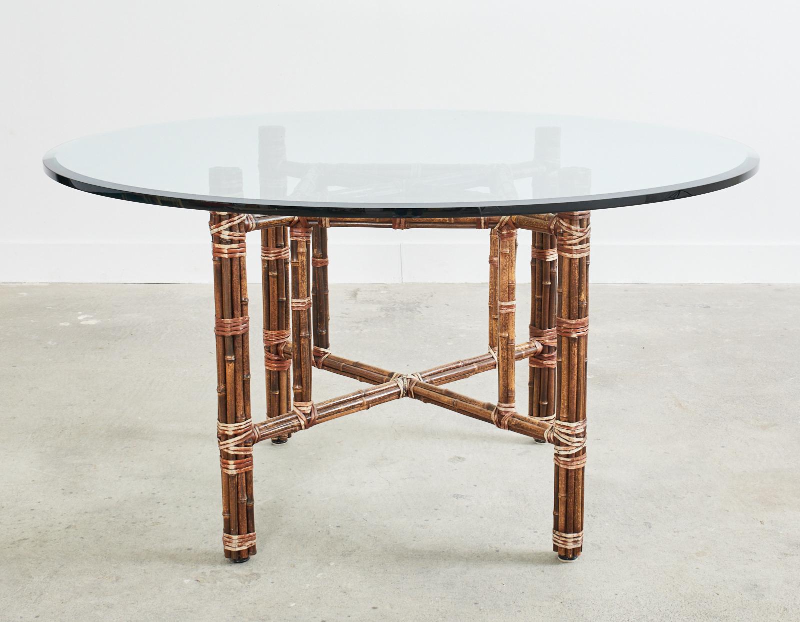 20ième siècle Table de salle à manger ronde organique et moderne McGuire en bambou et rotin en vente